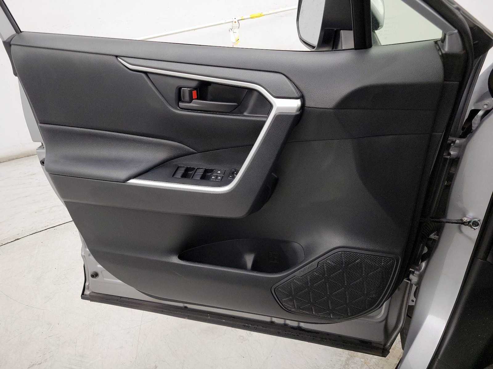 2022 Toyota RAV4 LE - Photo 13