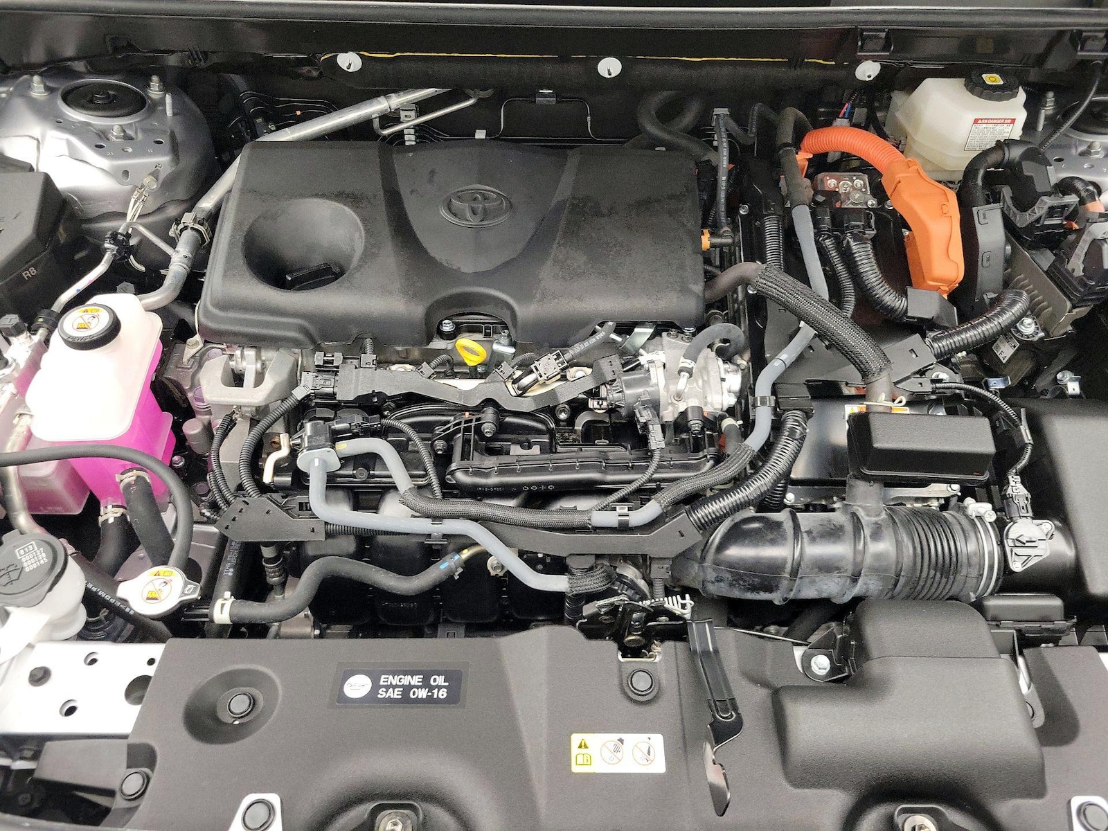 2022 Toyota RAV4 LE - Photo 22