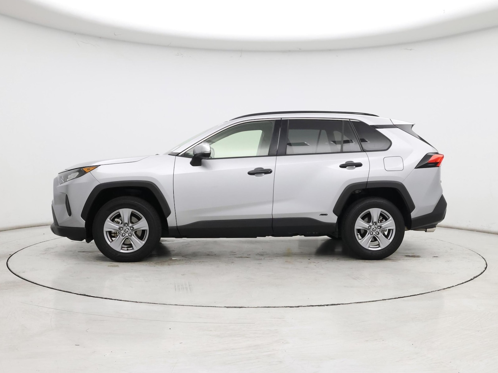 2022 Toyota RAV4 LE - Photo 4