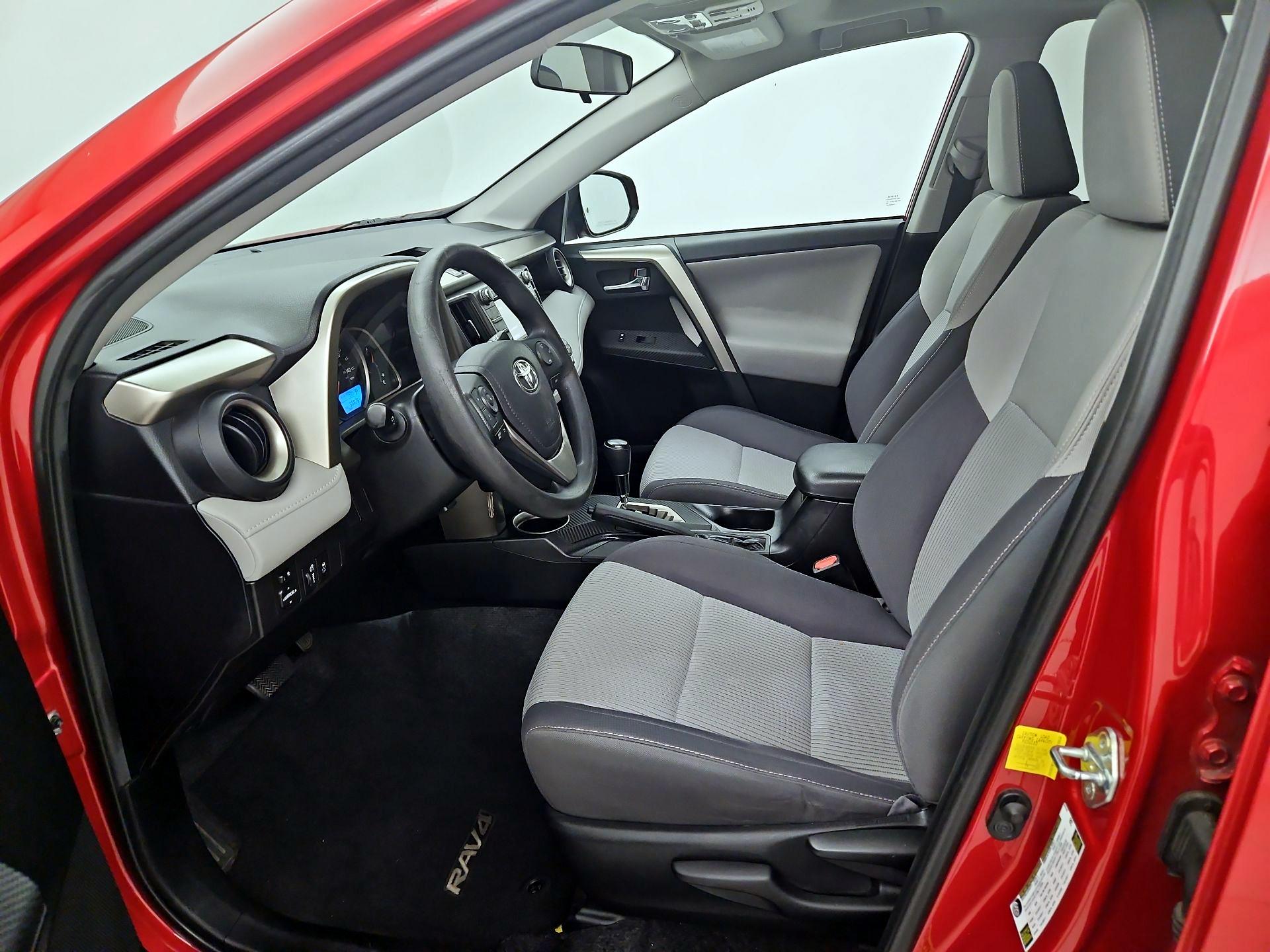 Thumbnail: 2015 Toyota RAV4 - 11