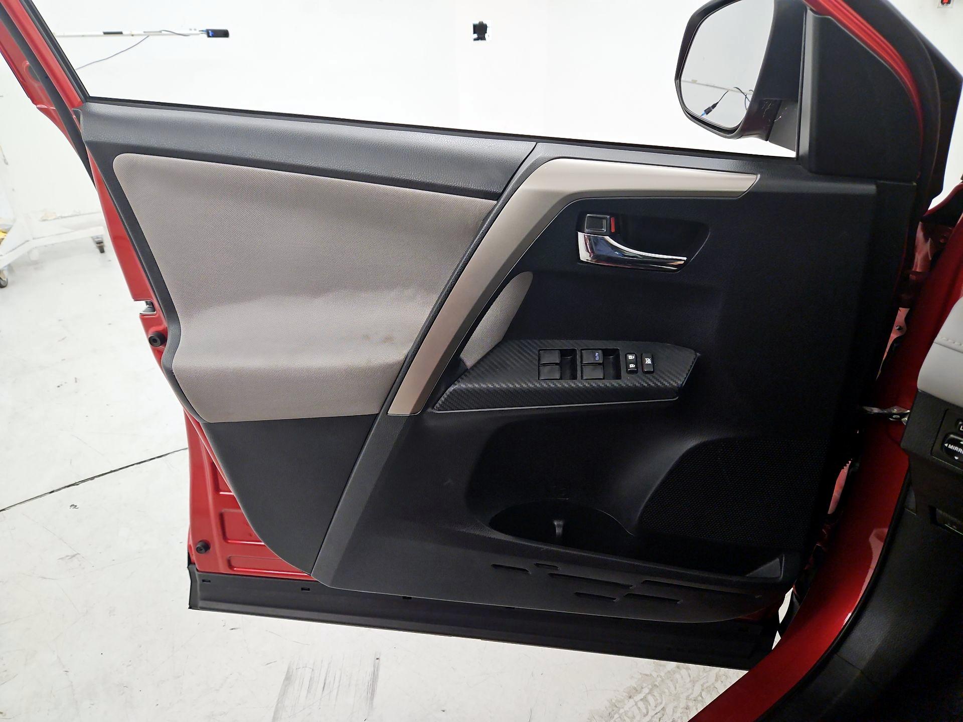 Thumbnail: 2015 Toyota RAV4 - 12