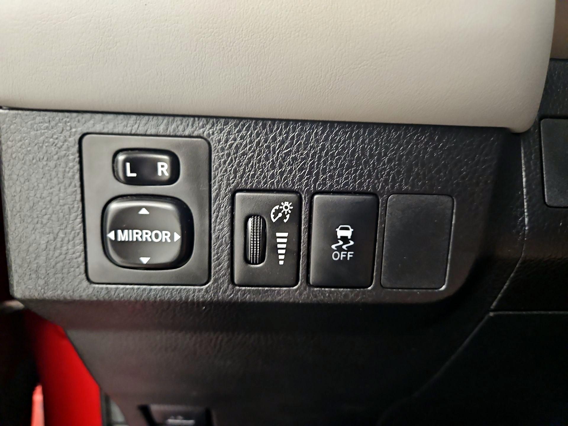 Thumbnail: 2015 Toyota RAV4 - 13