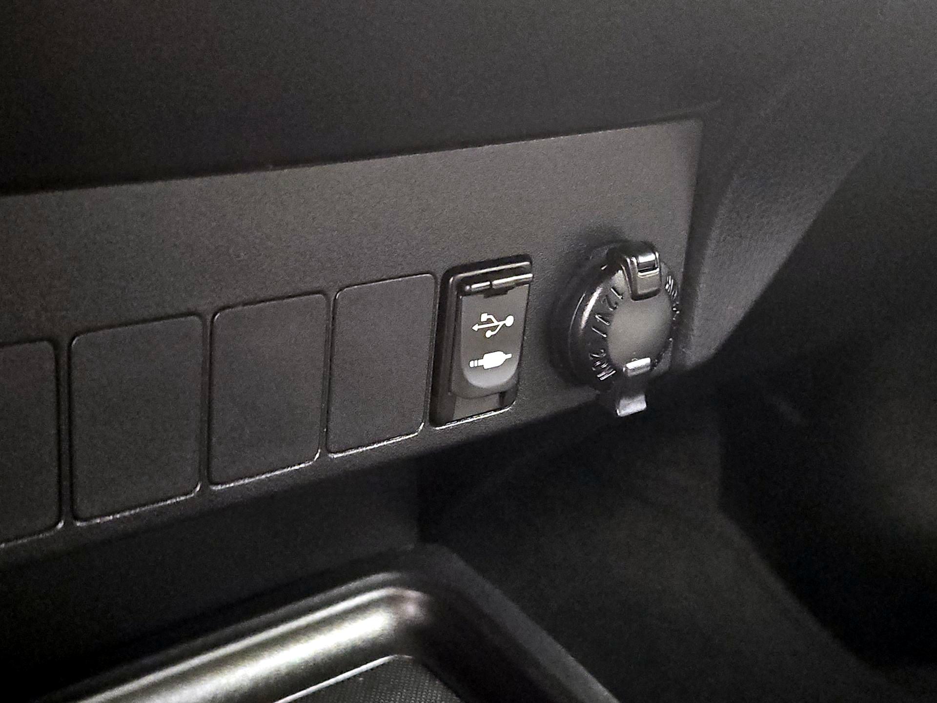Thumbnail: 2015 Toyota RAV4 - 18