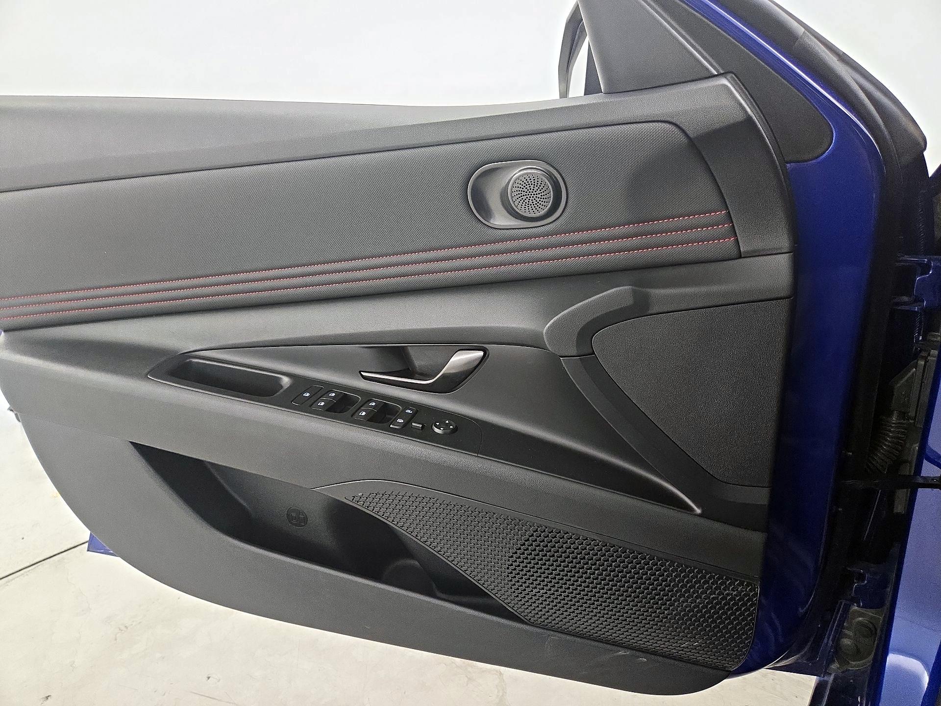 Thumbnail: 2022 Hyundai Elantra - 12