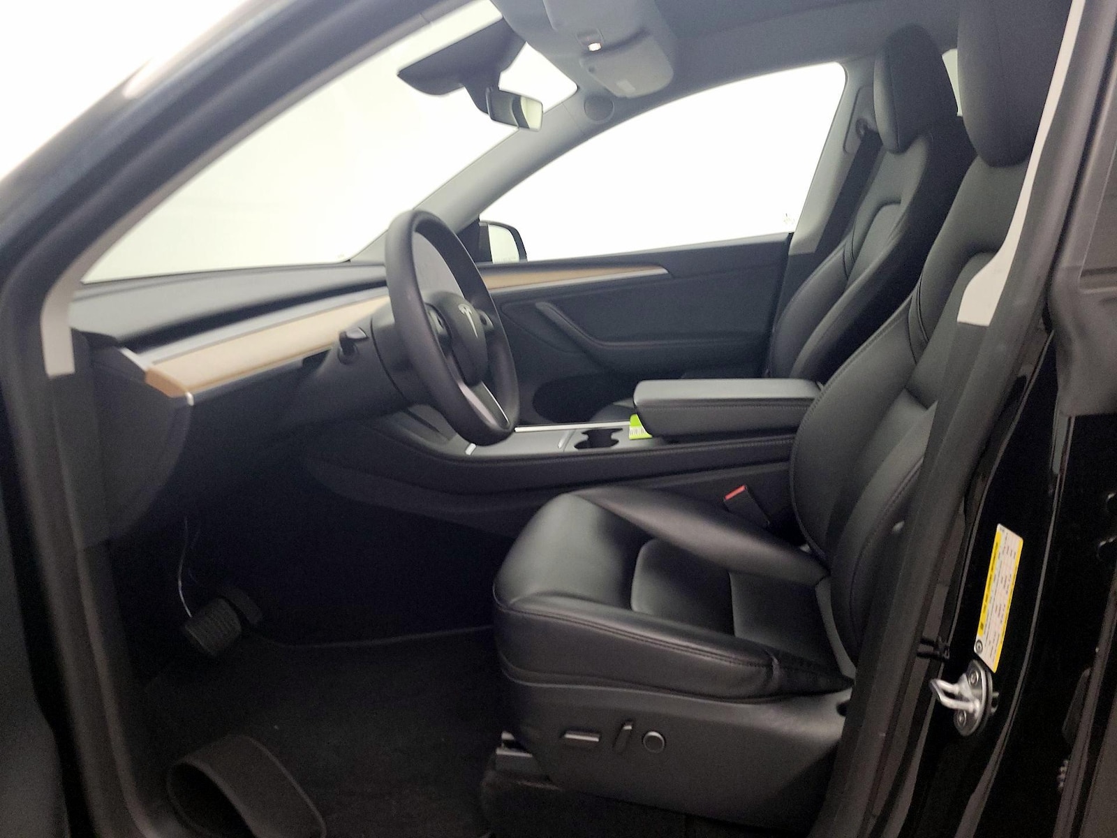 2024 Tesla Model Y Long Range - Photo 12