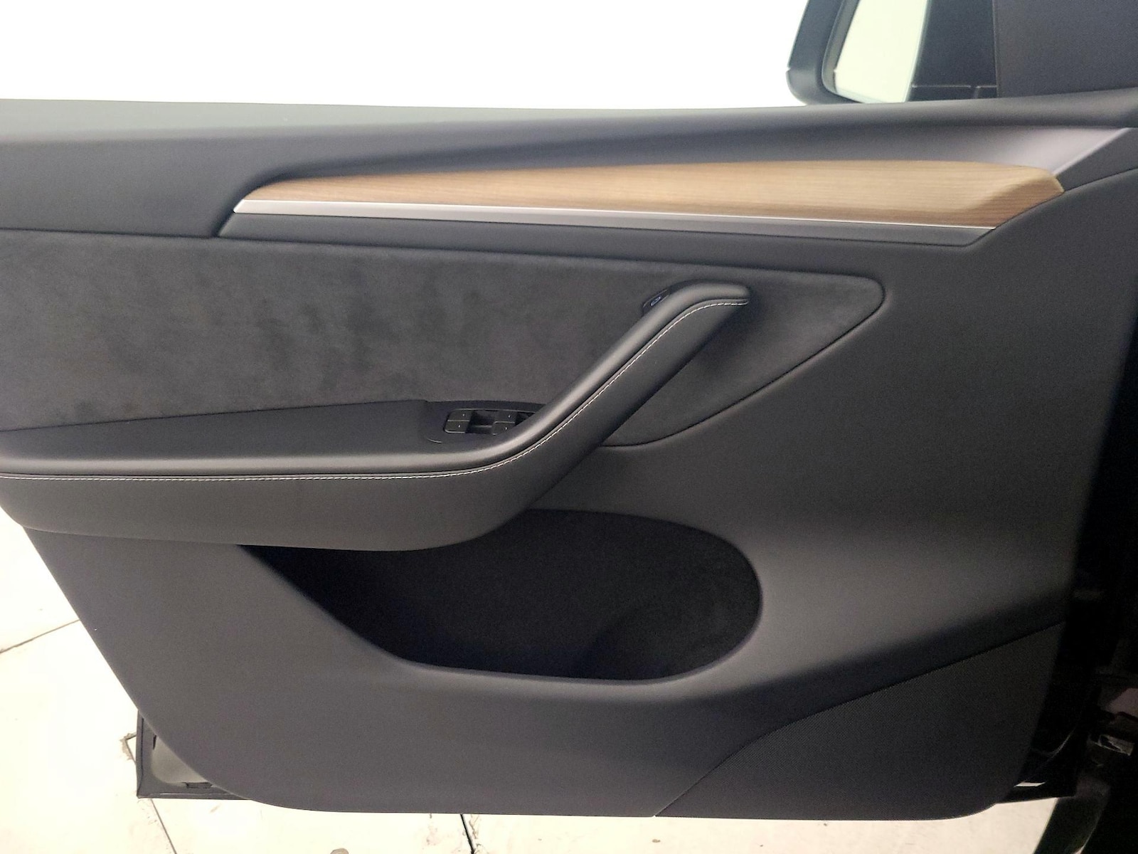 2024 Tesla Model Y Long Range - Photo 13
