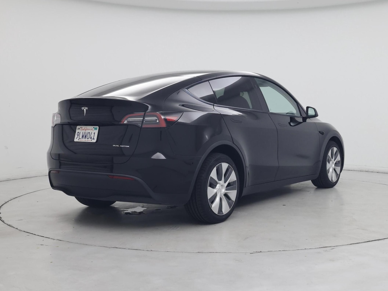2024 Tesla Model Y Long Range - Photo 9