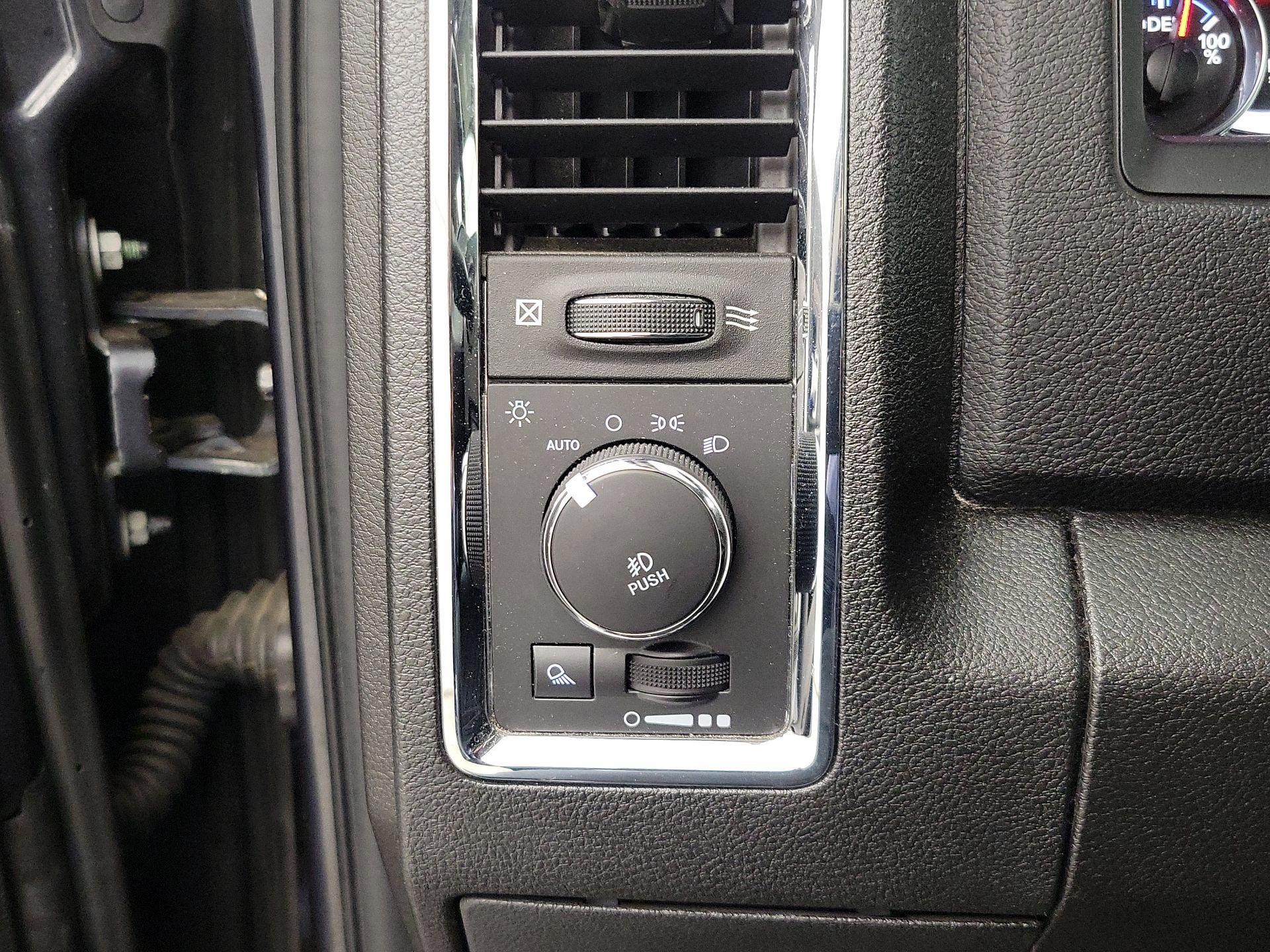 Thumbnail: 2019 RAM 1500 Classic - 13
