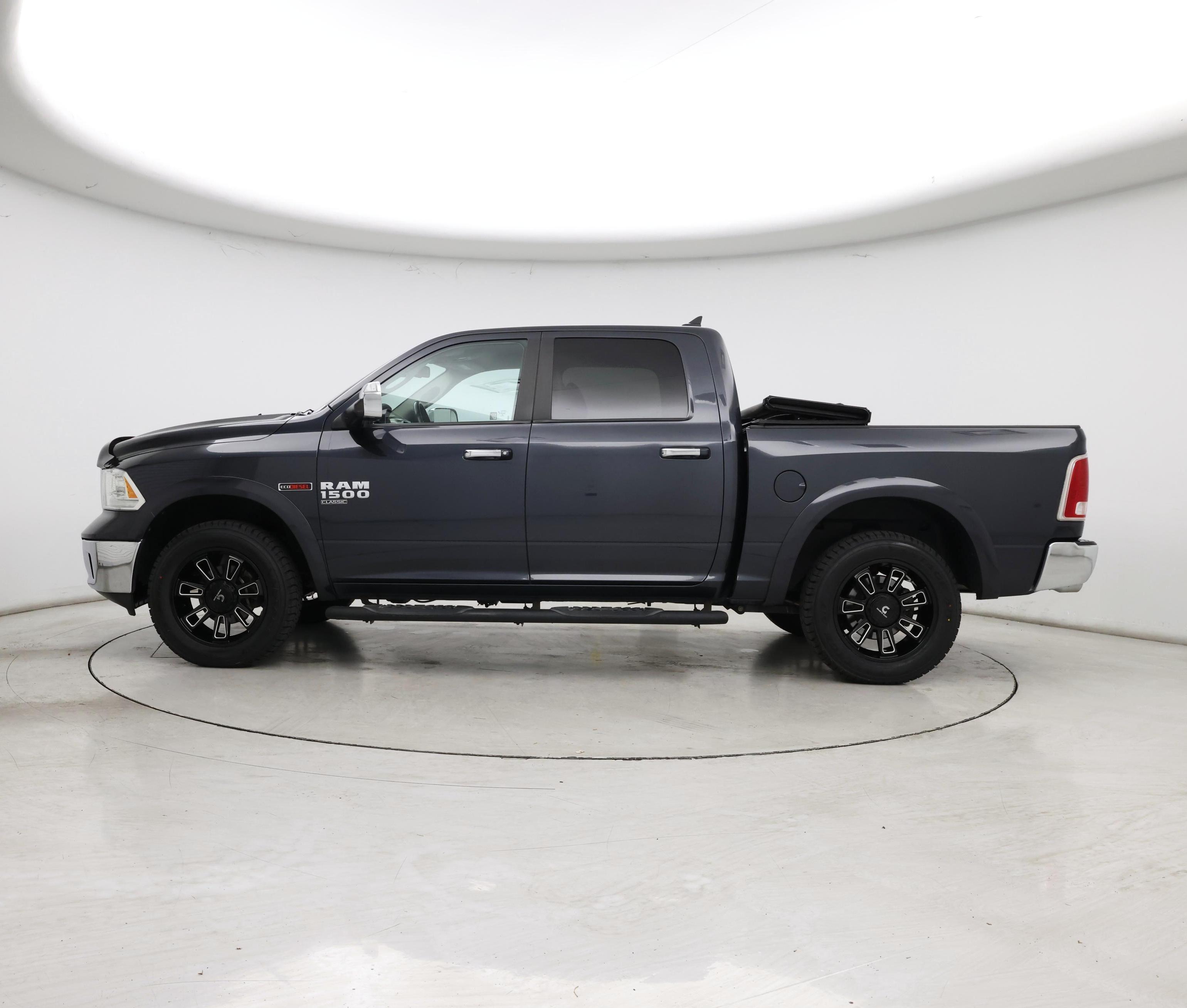 Thumbnail: 2019 RAM 1500 Classic - 3