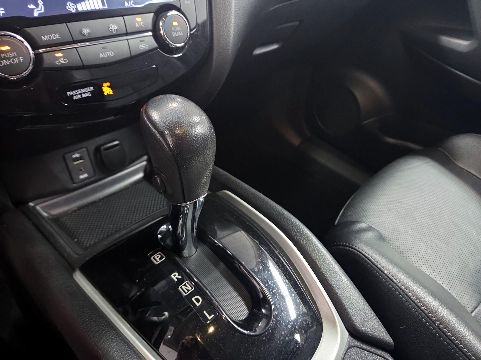 Thumbnail: 2015 Nissan Rogue - 15