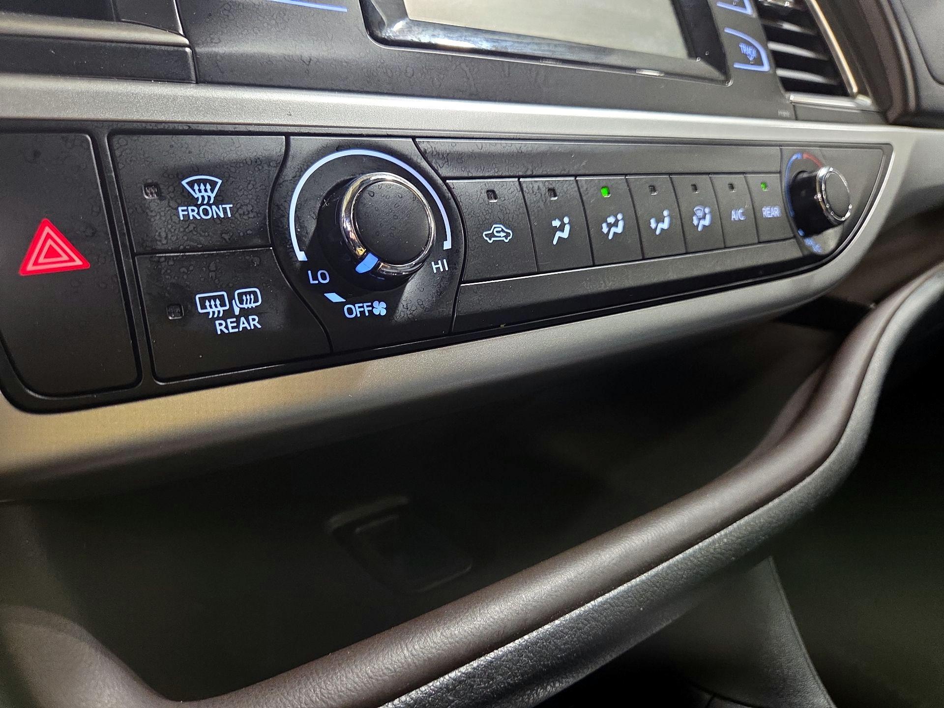 Thumbnail: 2019 Toyota Highlander - 16