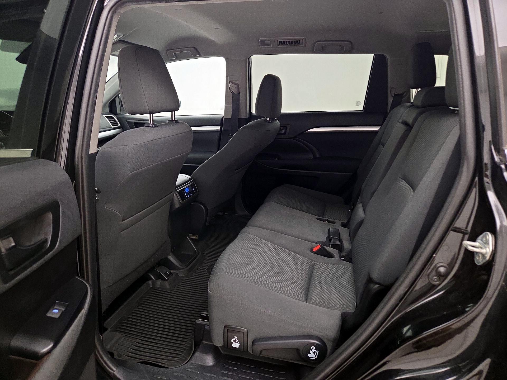 Thumbnail: 2019 Toyota Highlander - 19