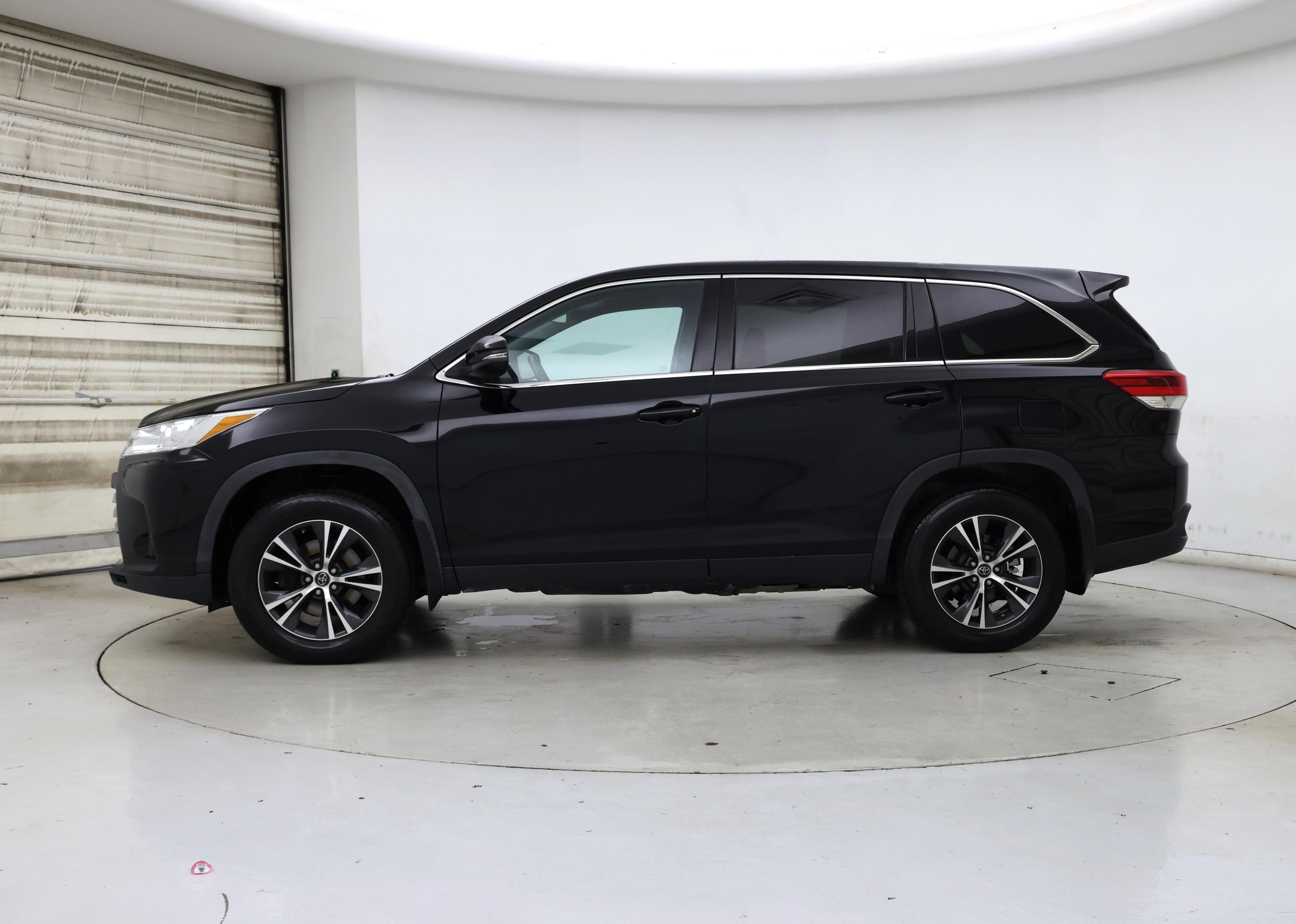 Thumbnail: 2019 Toyota Highlander - 3