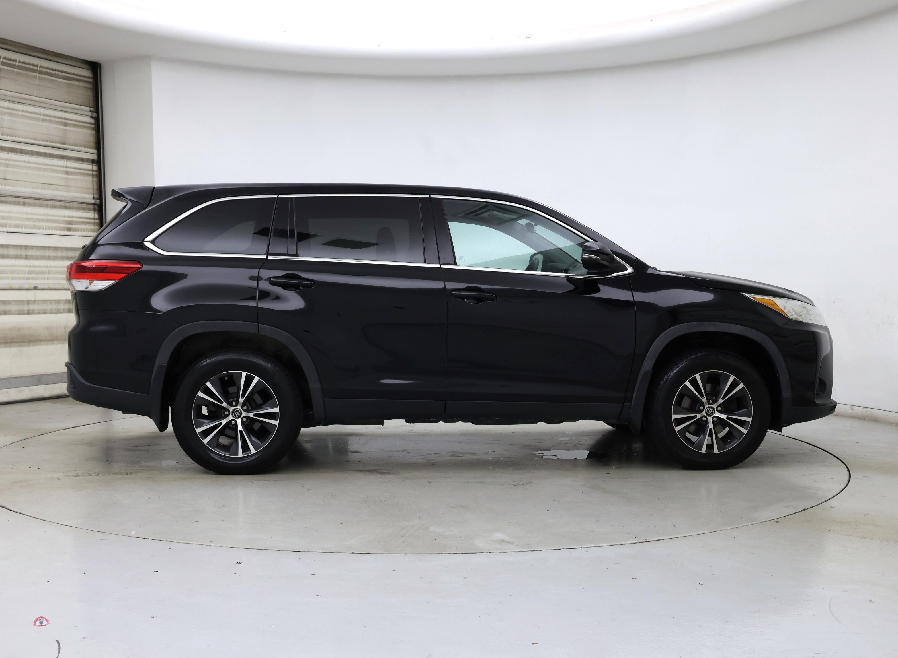 Thumbnail: 2019 Toyota Highlander - 7
