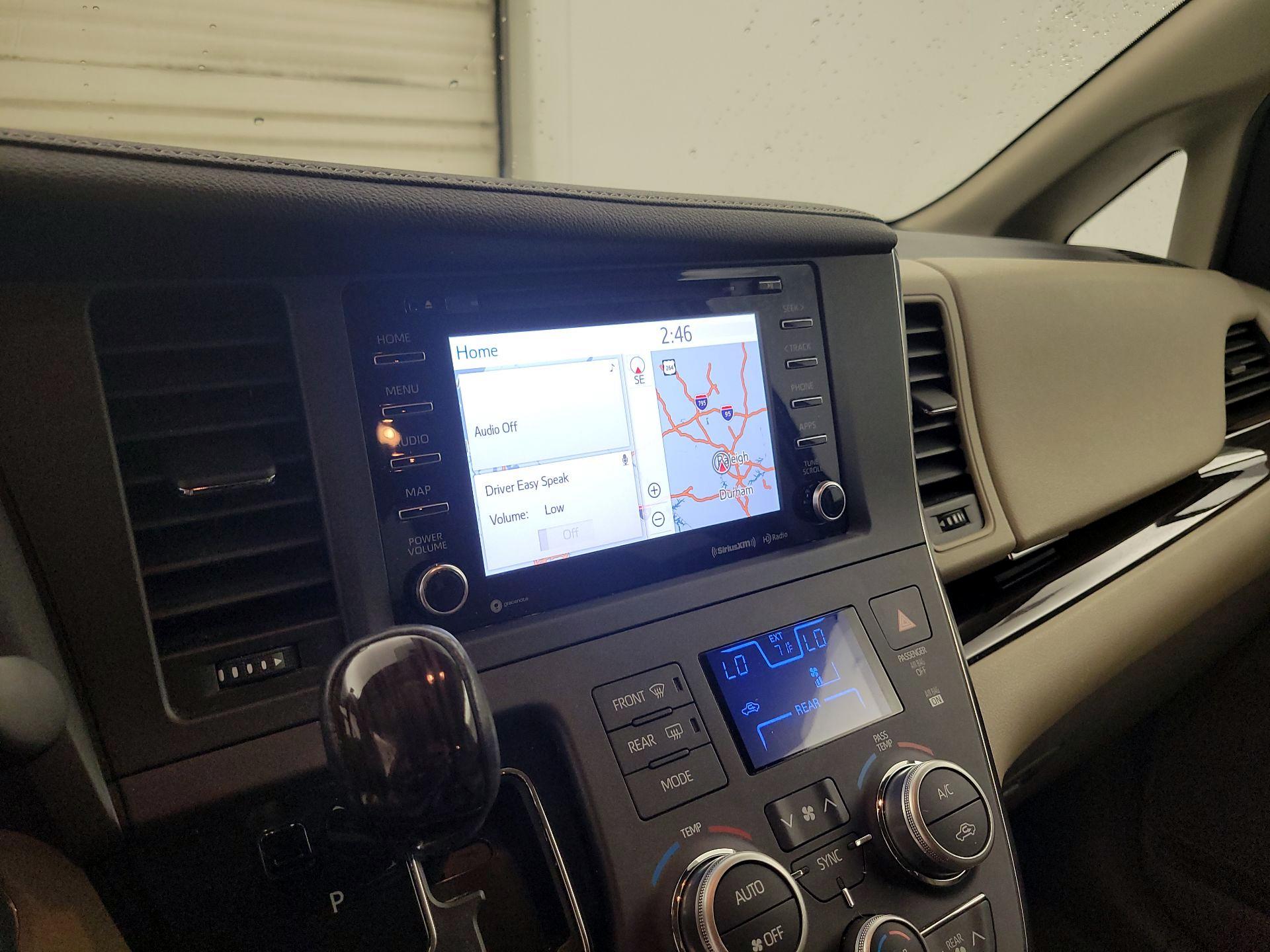 Thumbnail: 2018 Toyota Sienna - 13