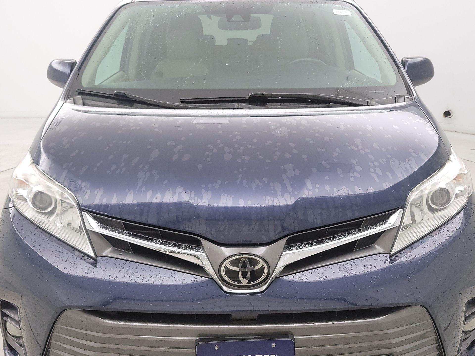 Thumbnail: 2018 Toyota Sienna - 2