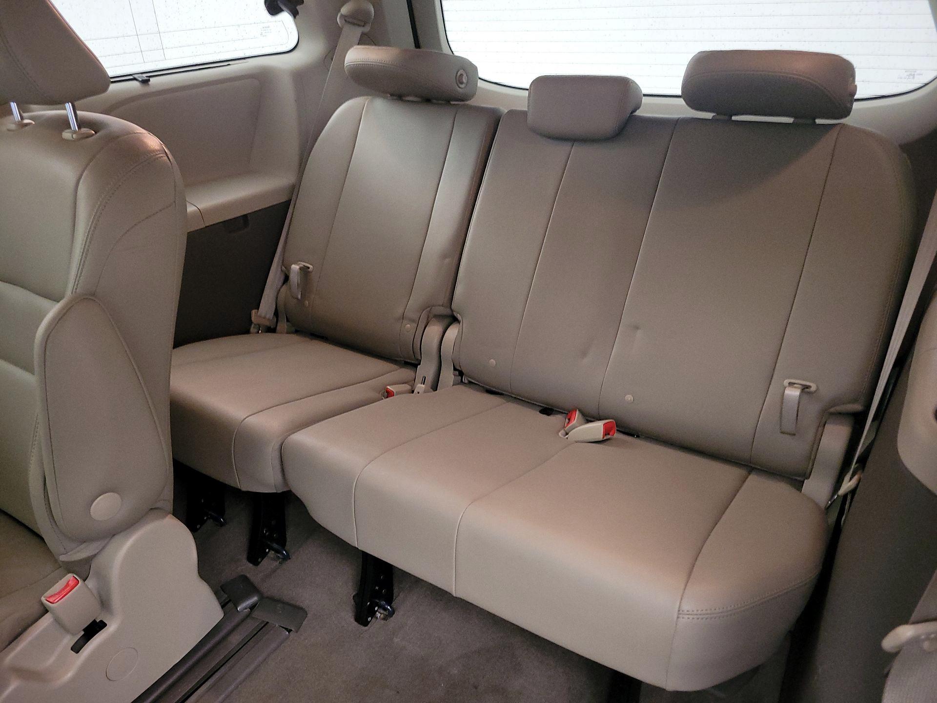 Thumbnail: 2018 Toyota Sienna - 19