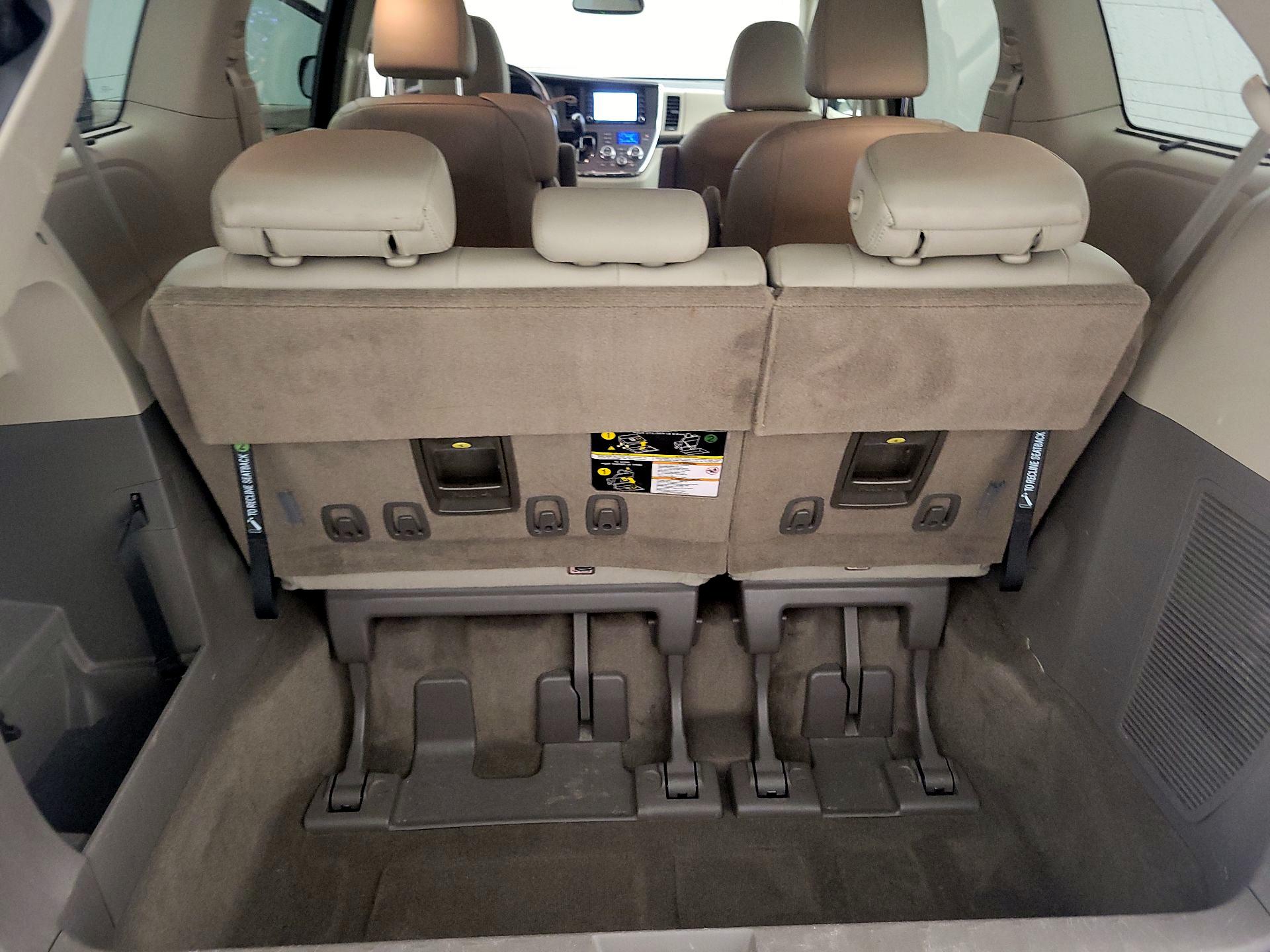 Thumbnail: 2018 Toyota Sienna - 20