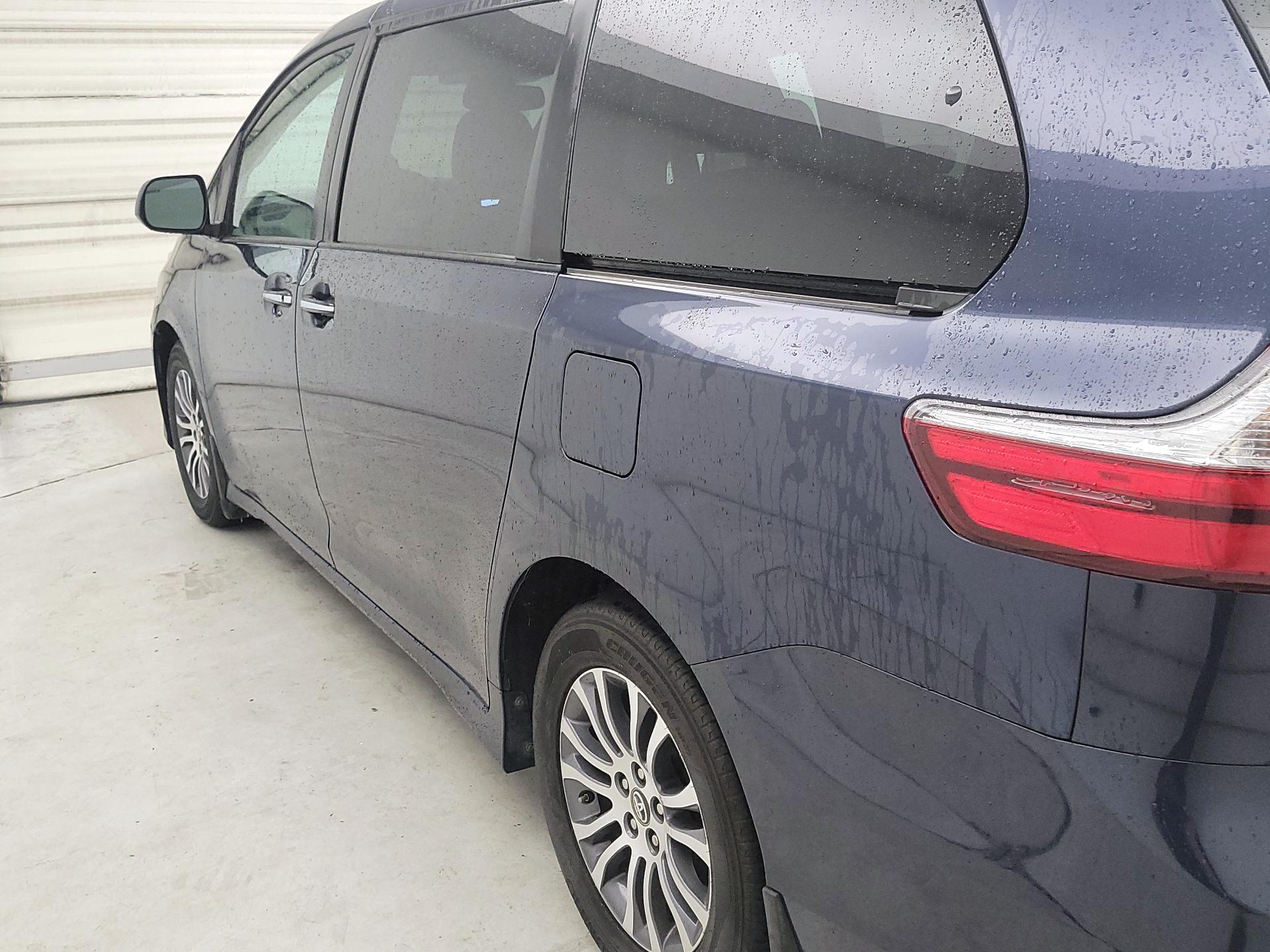 Thumbnail: 2018 Toyota Sienna - 7