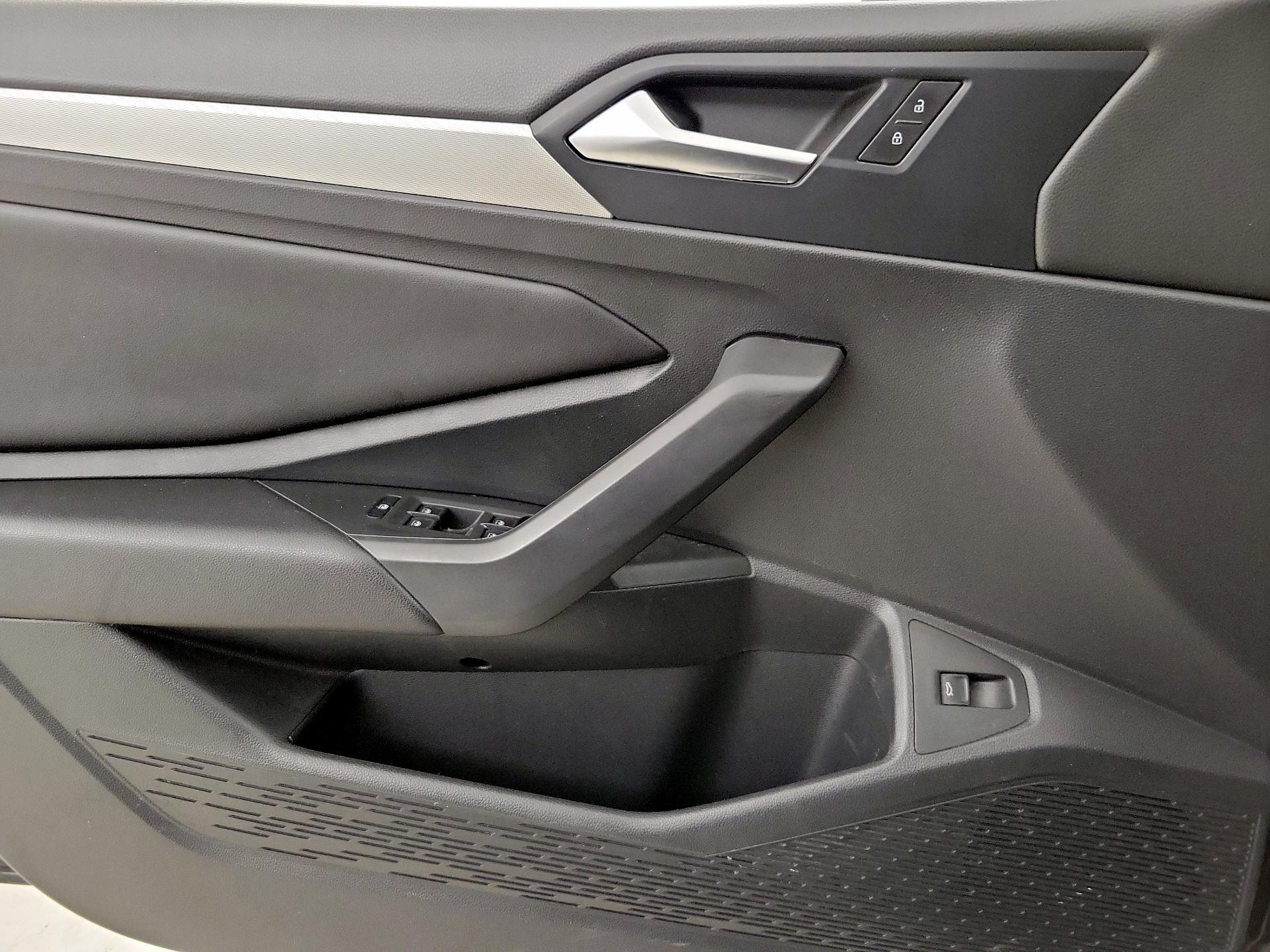 Thumbnail: 2019 Volkswagen Jetta - 12