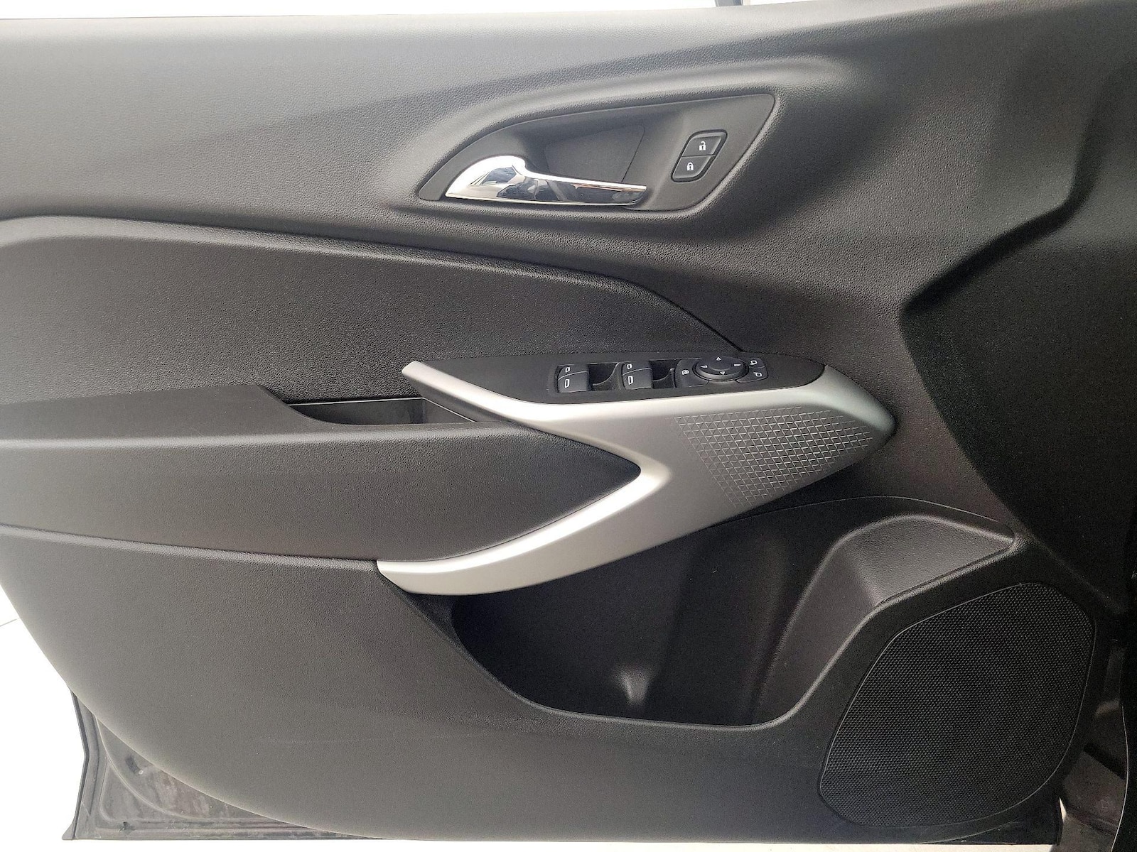 2024 Chevrolet Trax LS - Photo 13
