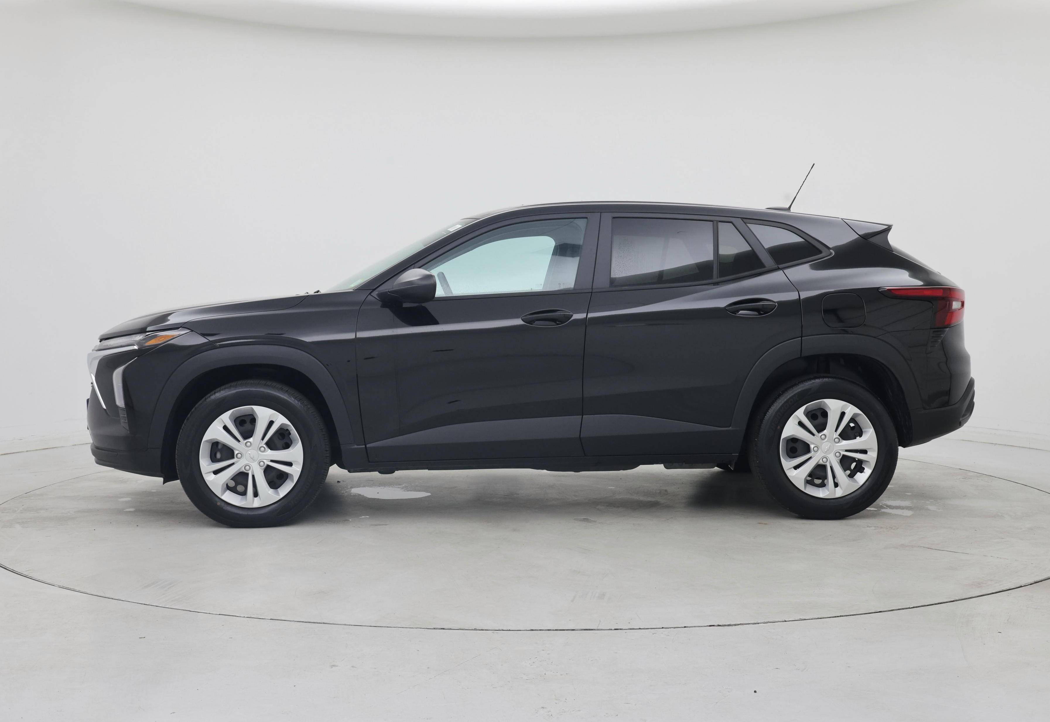 Thumbnail: 2024 Chevrolet Trax - 3