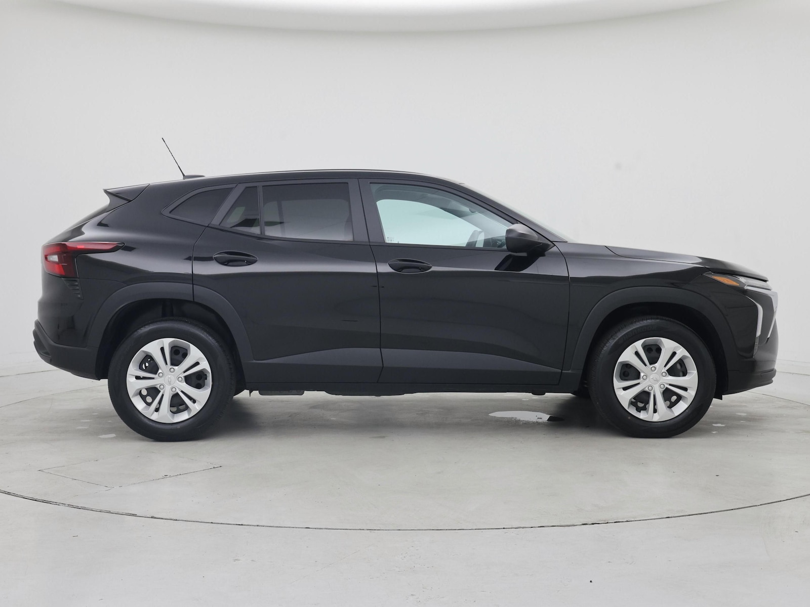 2024 Chevrolet Trax LS - Photo 8