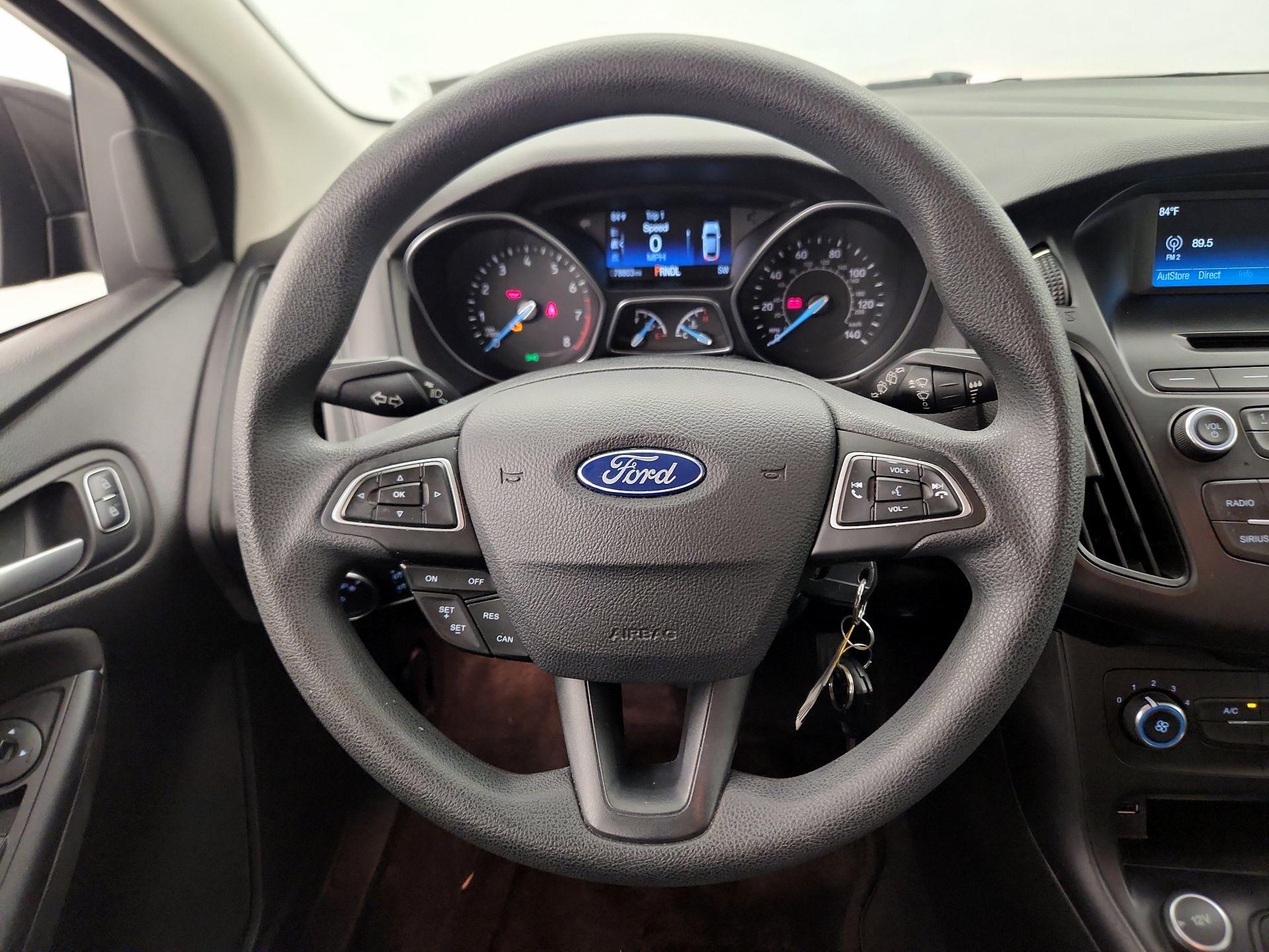 Thumbnail: 2015 Ford Focus - 10