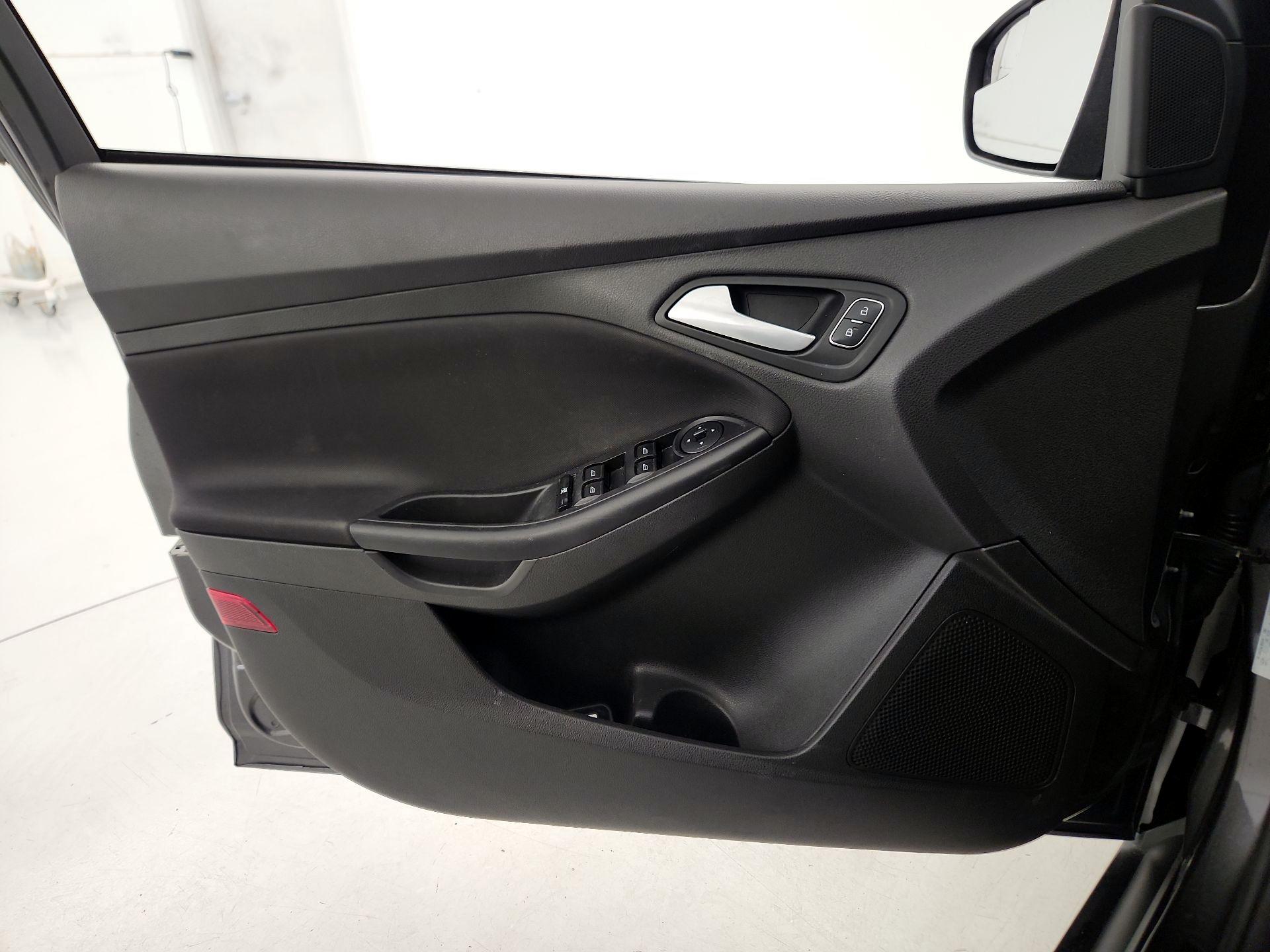 Thumbnail: 2015 Ford Focus - 12