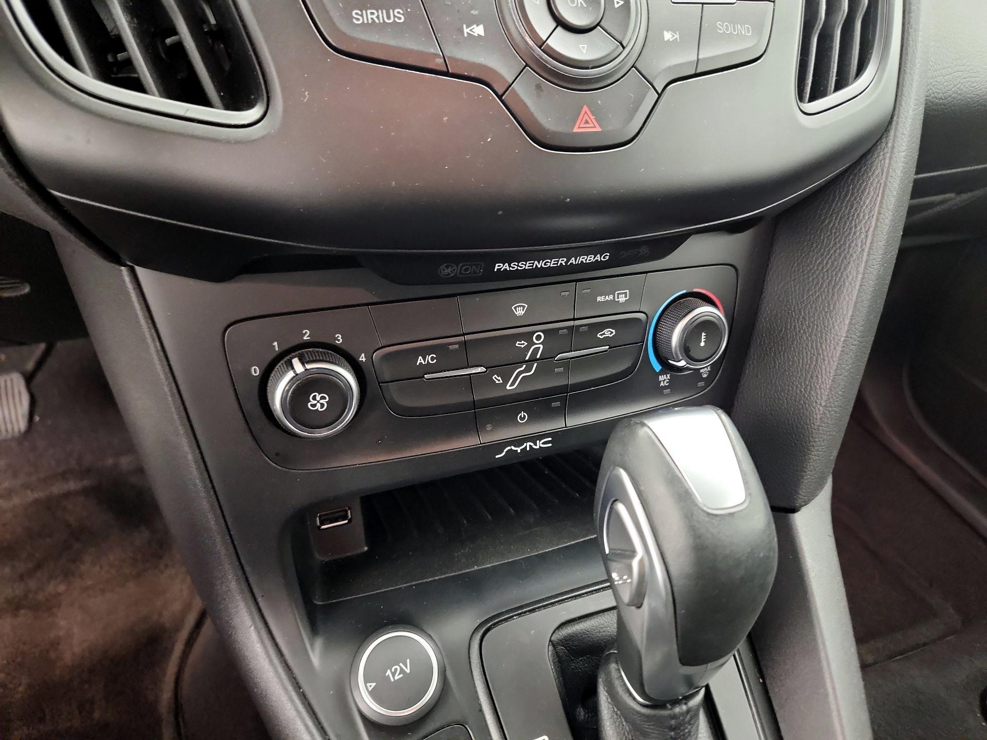 Thumbnail: 2015 Ford Focus - 16