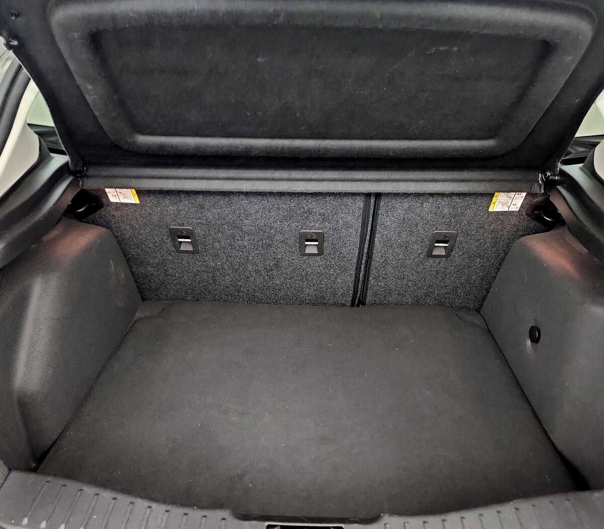Trunk/Cargo (Seats Up)