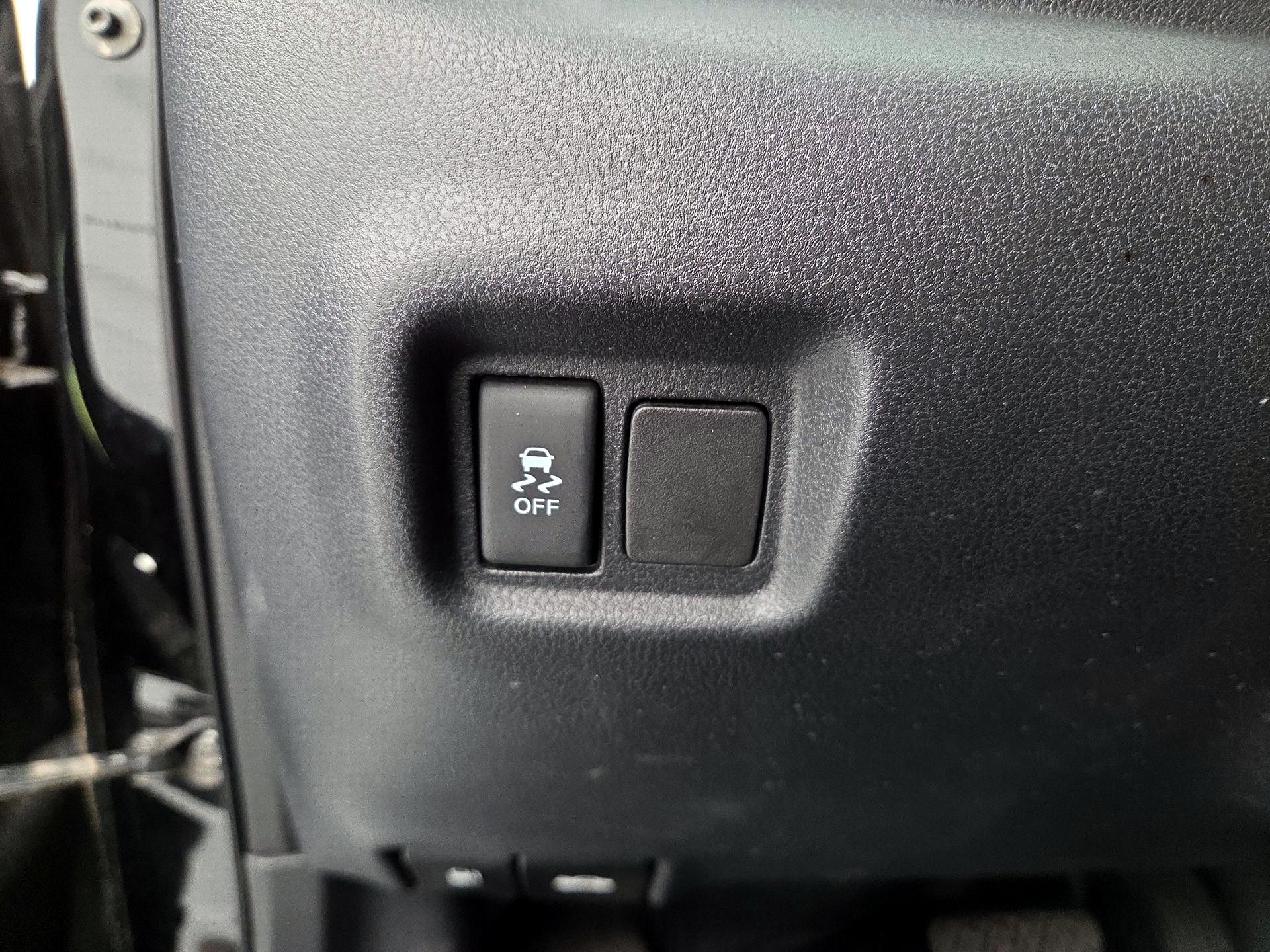 Thumbnail: 2014 Nissan Versa Note - 13