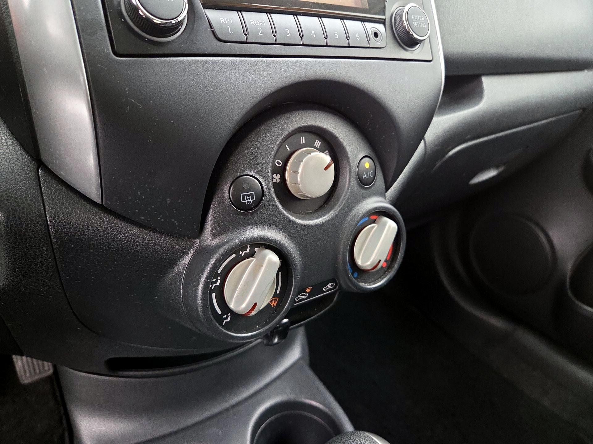 Thumbnail: 2014 Nissan Versa Note - 16