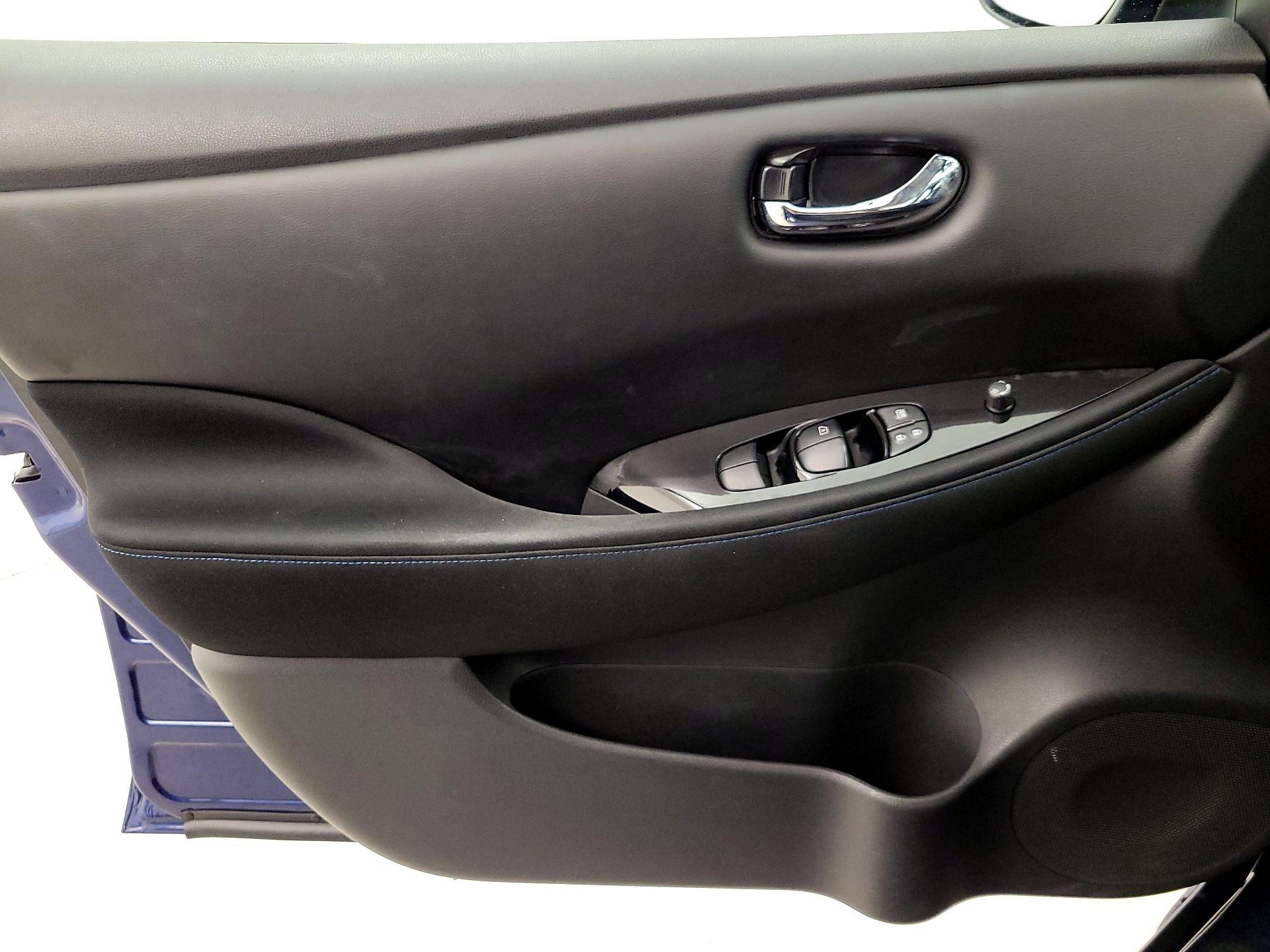 Thumbnail: 2021 Nissan Leaf - 12