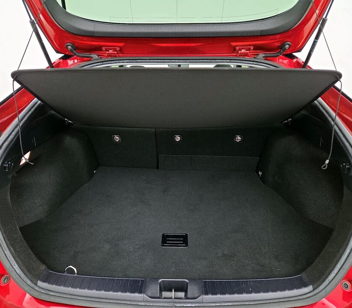 Trunk/Cargo (Seats Up)