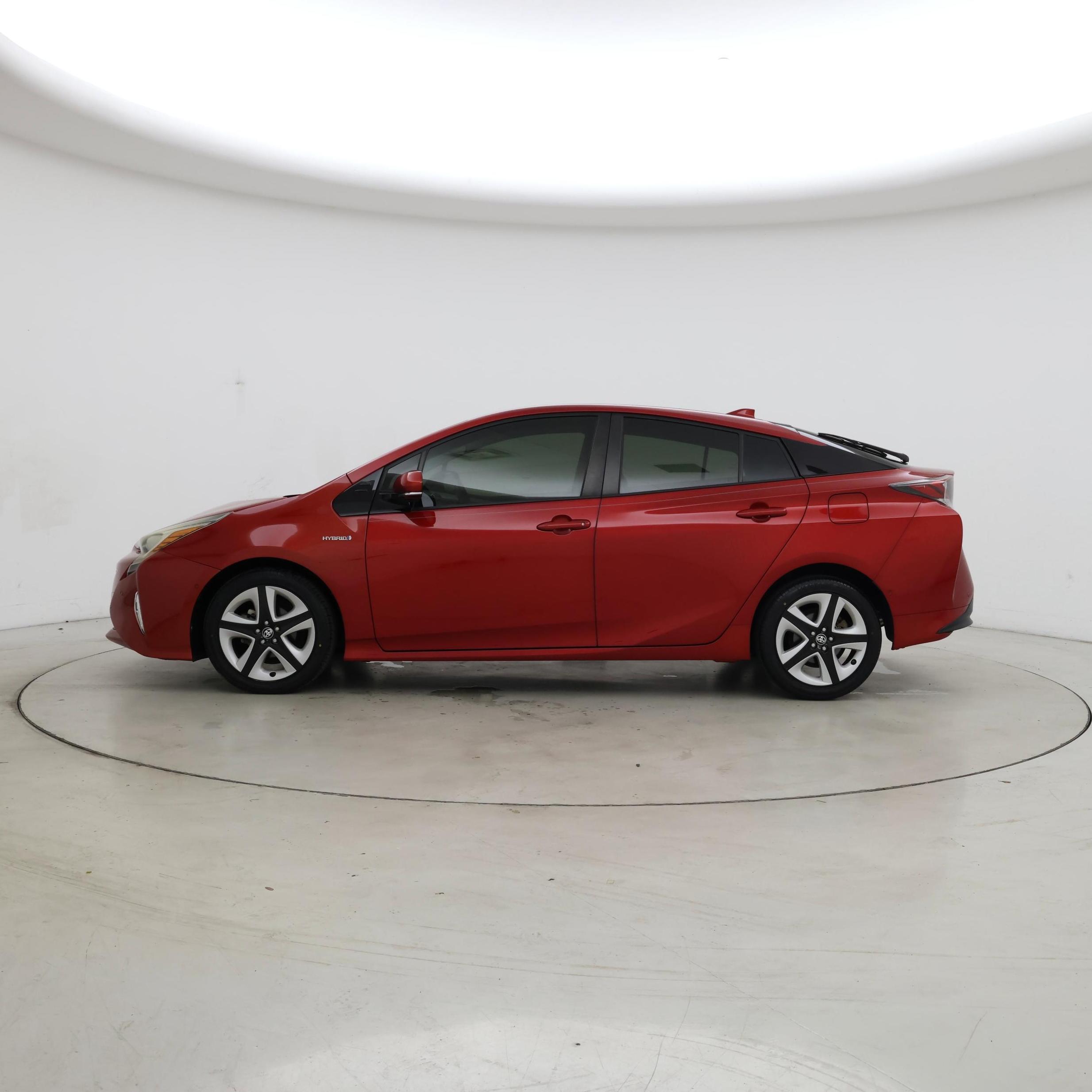 Thumbnail: 2018 Toyota Prius - 3