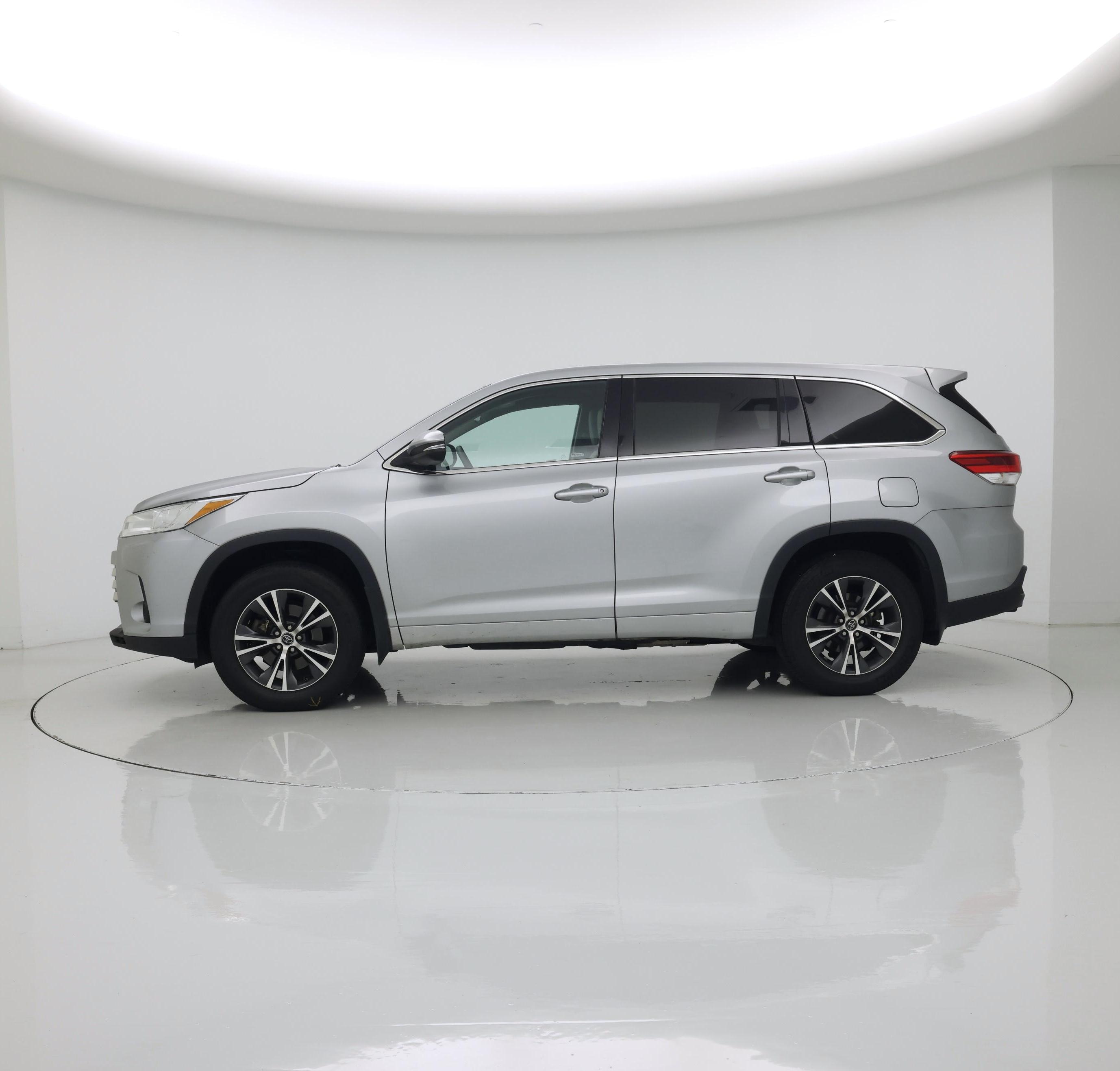 Thumbnail: 2017 Toyota Highlander - 3