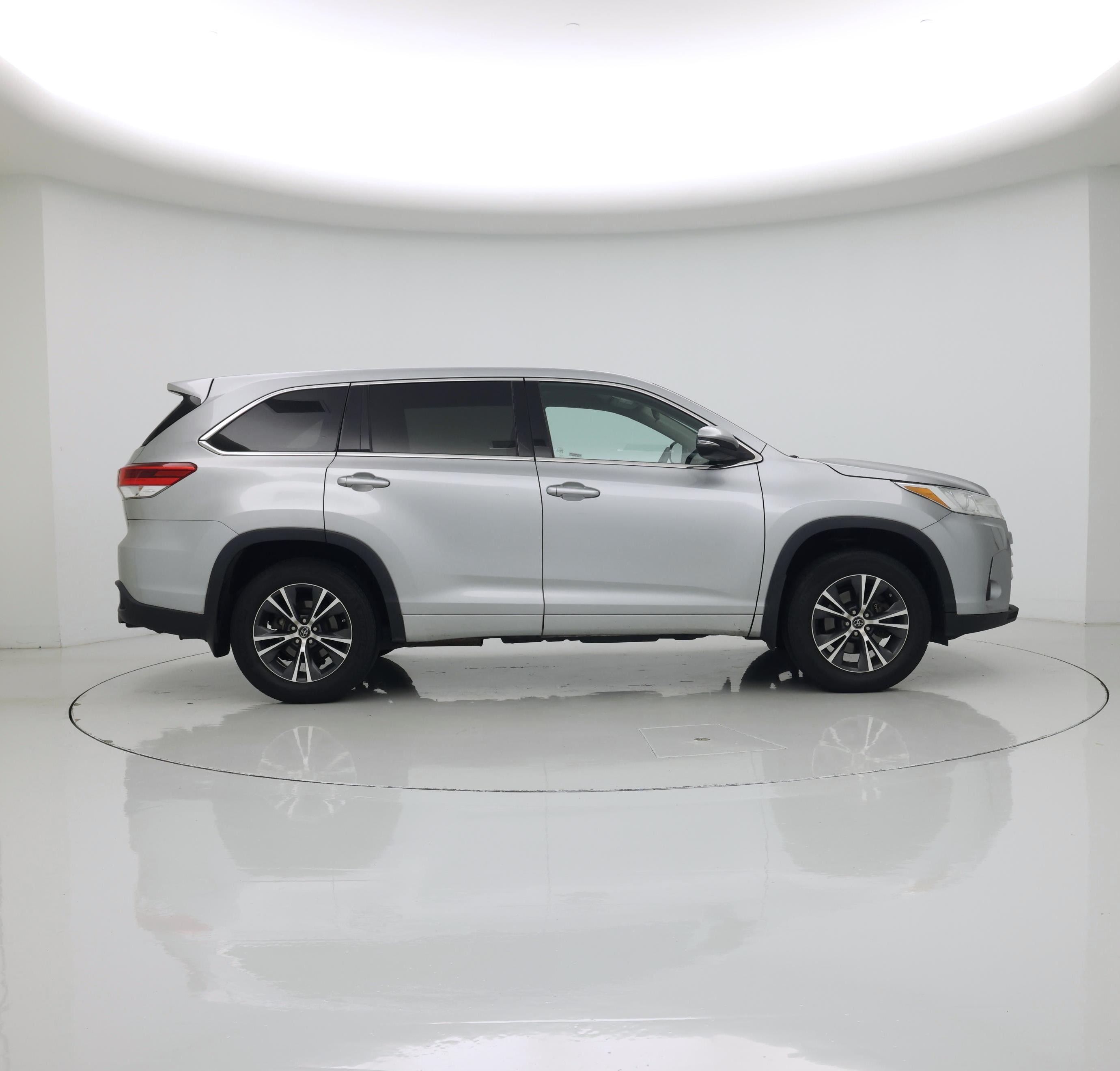 Thumbnail: 2017 Toyota Highlander - 7
