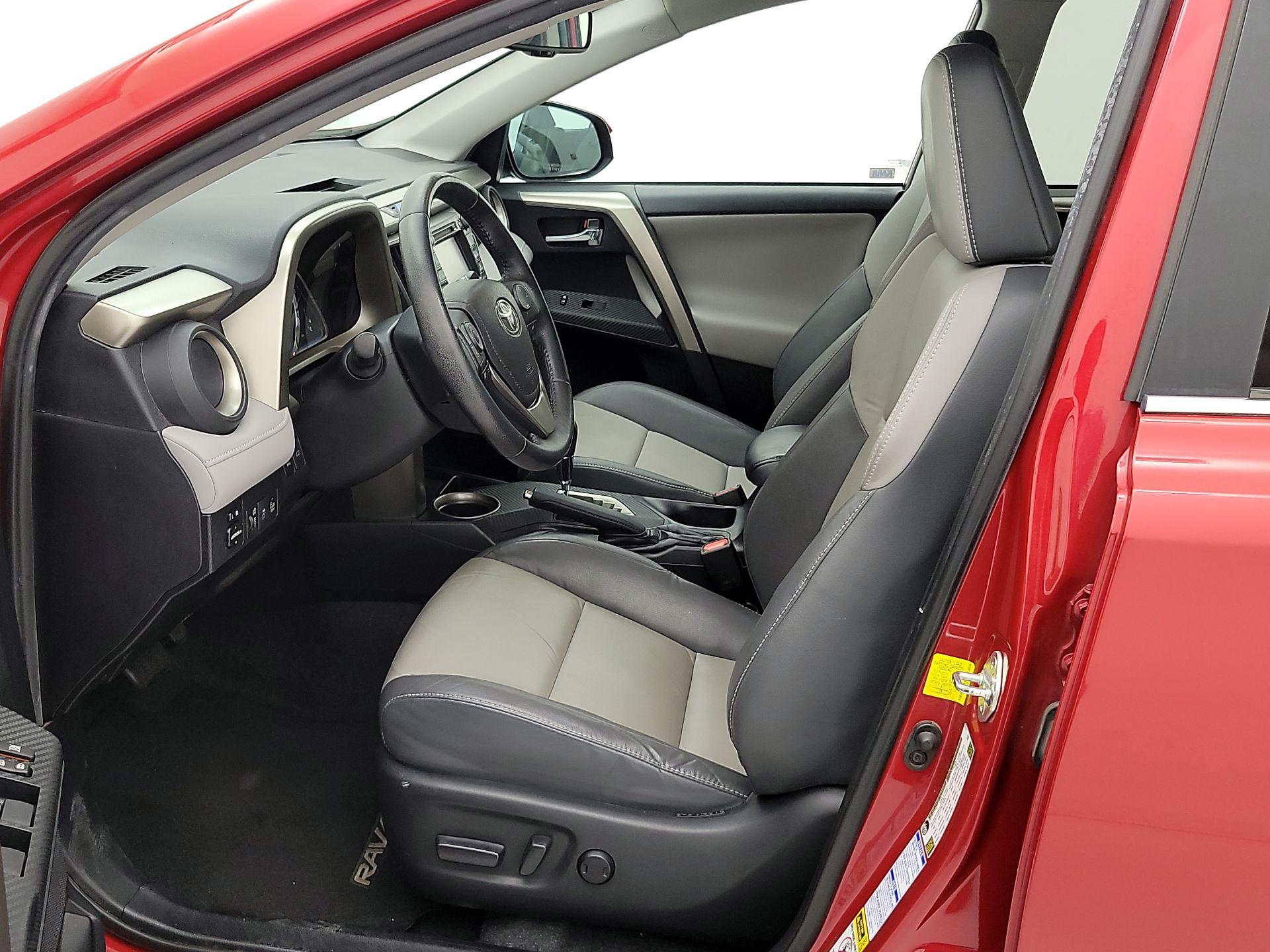 Thumbnail: 2015 Toyota RAV4 - 11