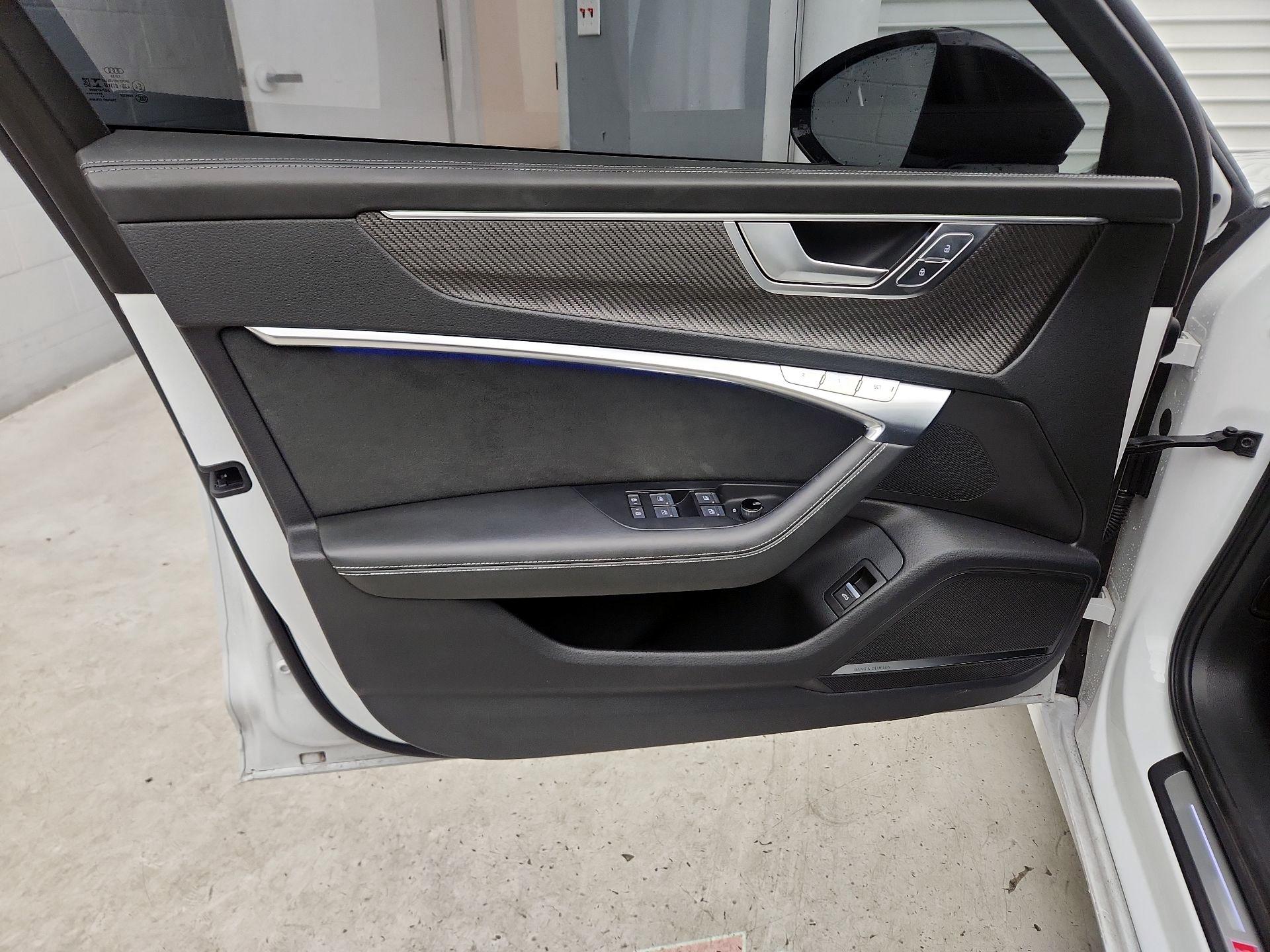 Thumbnail: 2022 Audi S6 - 12