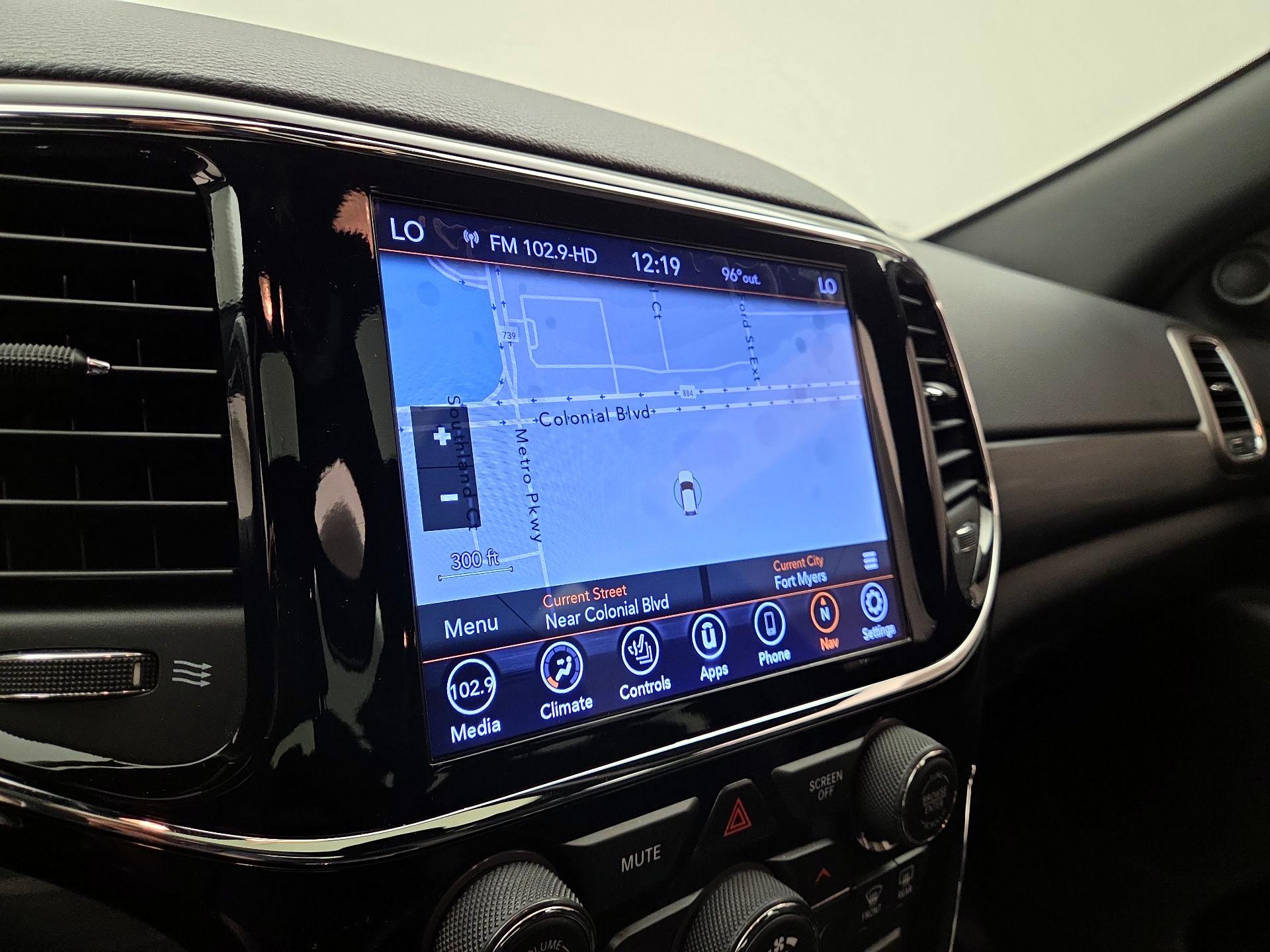 Thumbnail: 2020 Jeep Grand Cherokee - 14