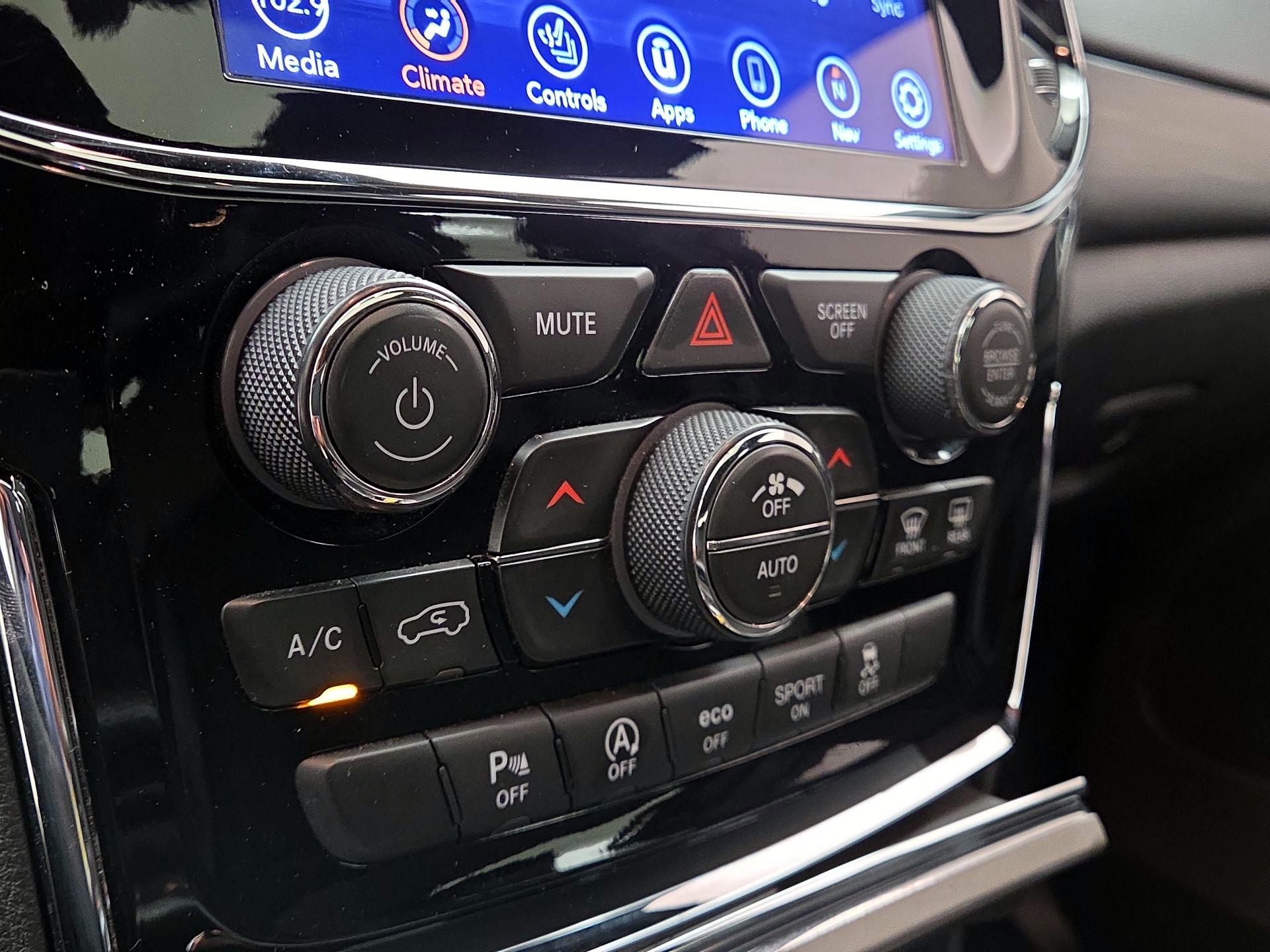 Thumbnail: 2020 Jeep Grand Cherokee - 17