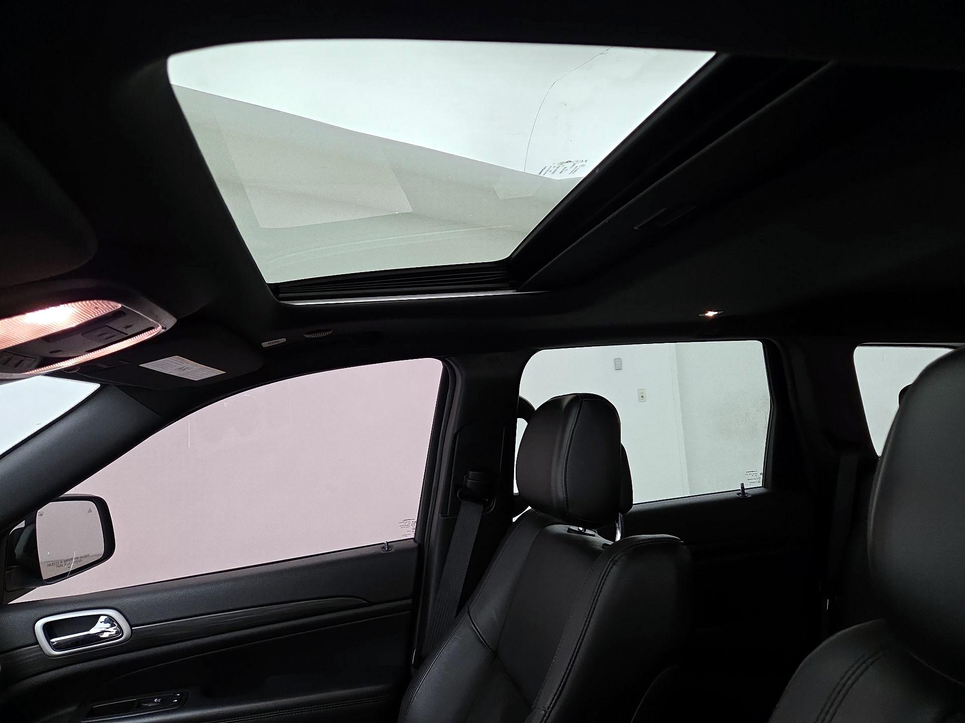 Thumbnail: 2020 Jeep Grand Cherokee - 20