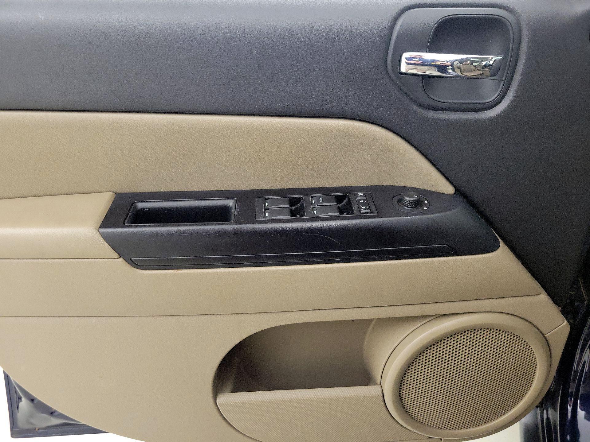 Thumbnail: 2014 Jeep Patriot - 12