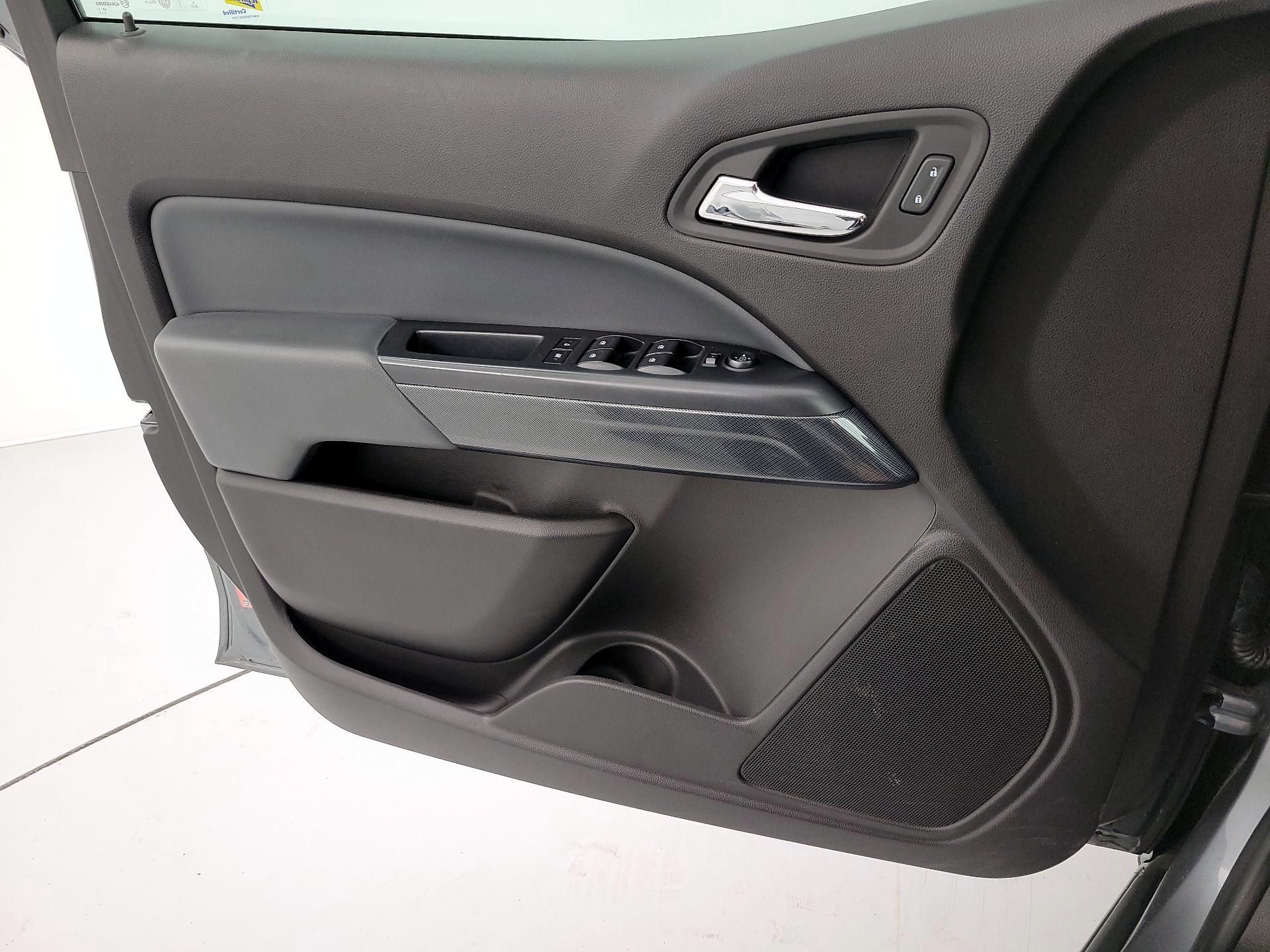 Thumbnail: 2018 Chevrolet Colorado - 12