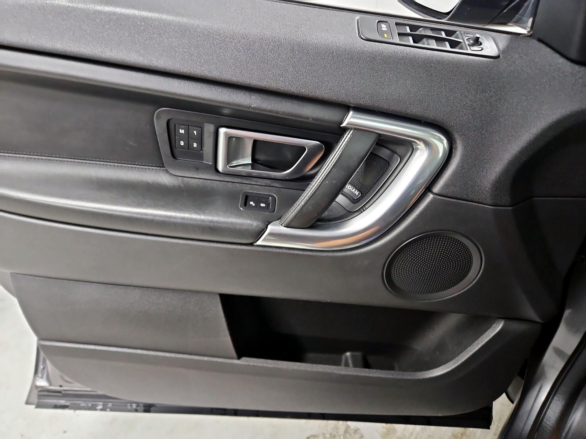Thumbnail: 2019 Land Rover Discovery Sport - 12