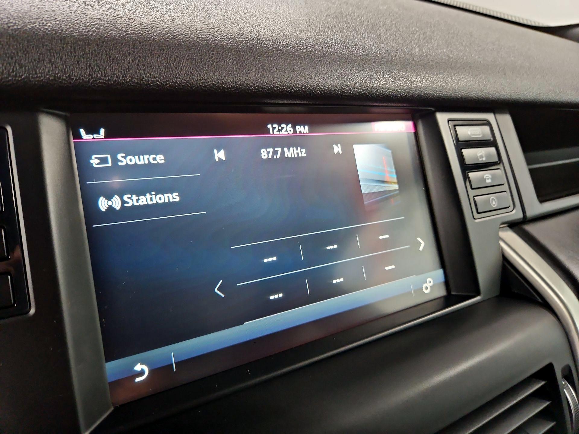 Thumbnail: 2019 Land Rover Discovery Sport - 16