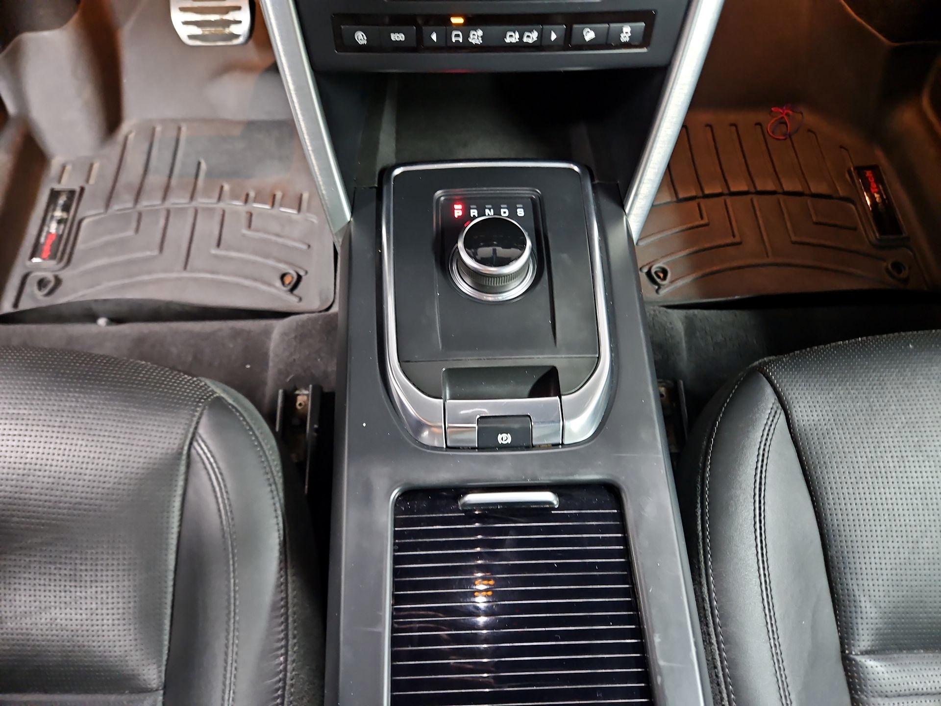 Thumbnail: 2019 Land Rover Discovery Sport - 18