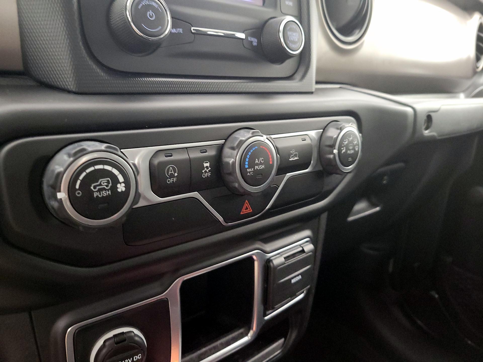 Thumbnail: 2021 Jeep Gladiator - 16