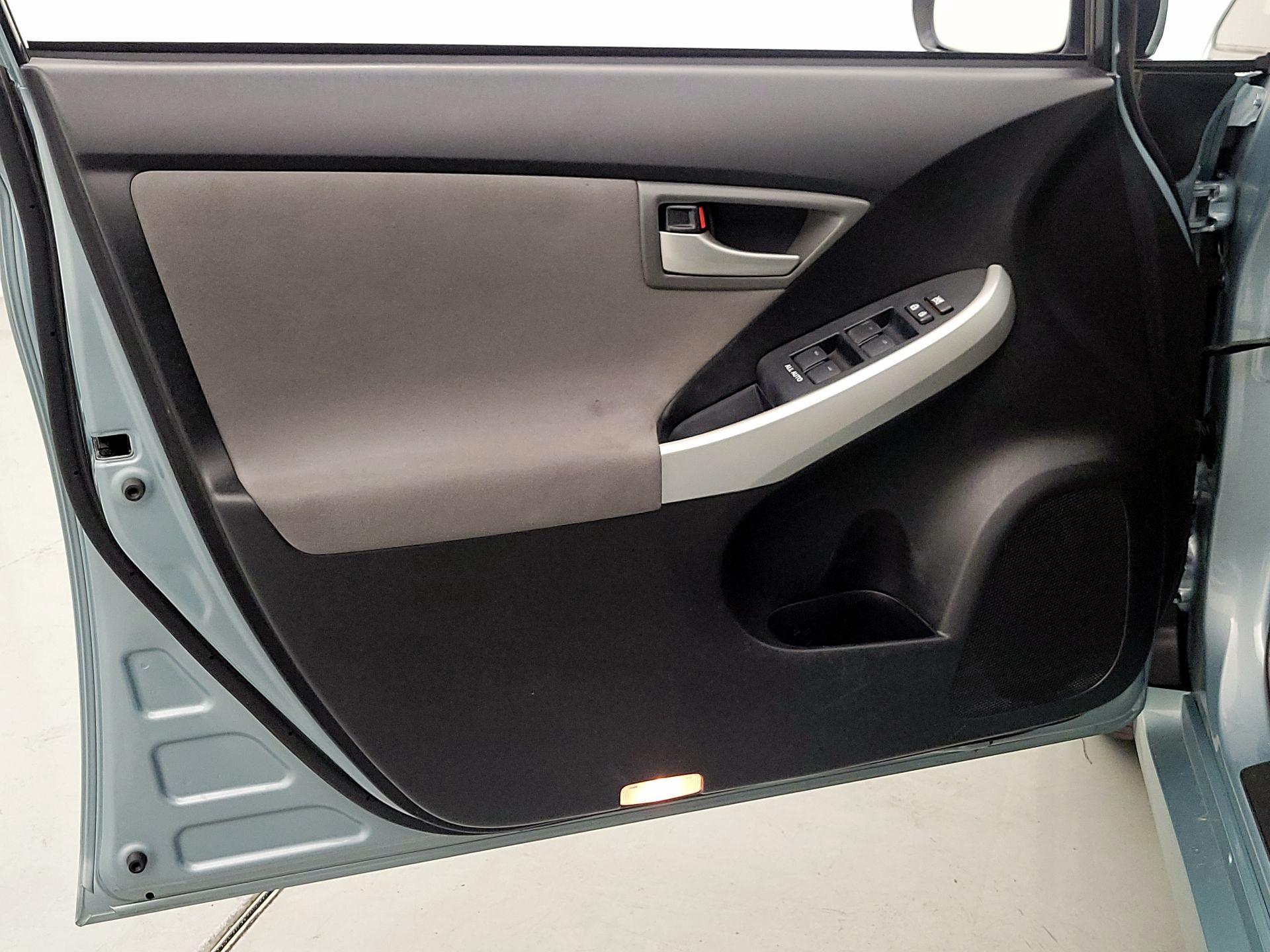 Thumbnail: 2015 Toyota Prius - 12